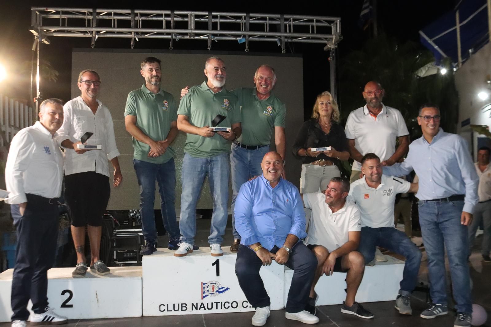 La entrega de trofeos cierra una nueva edición de la 'Semana Náutica'