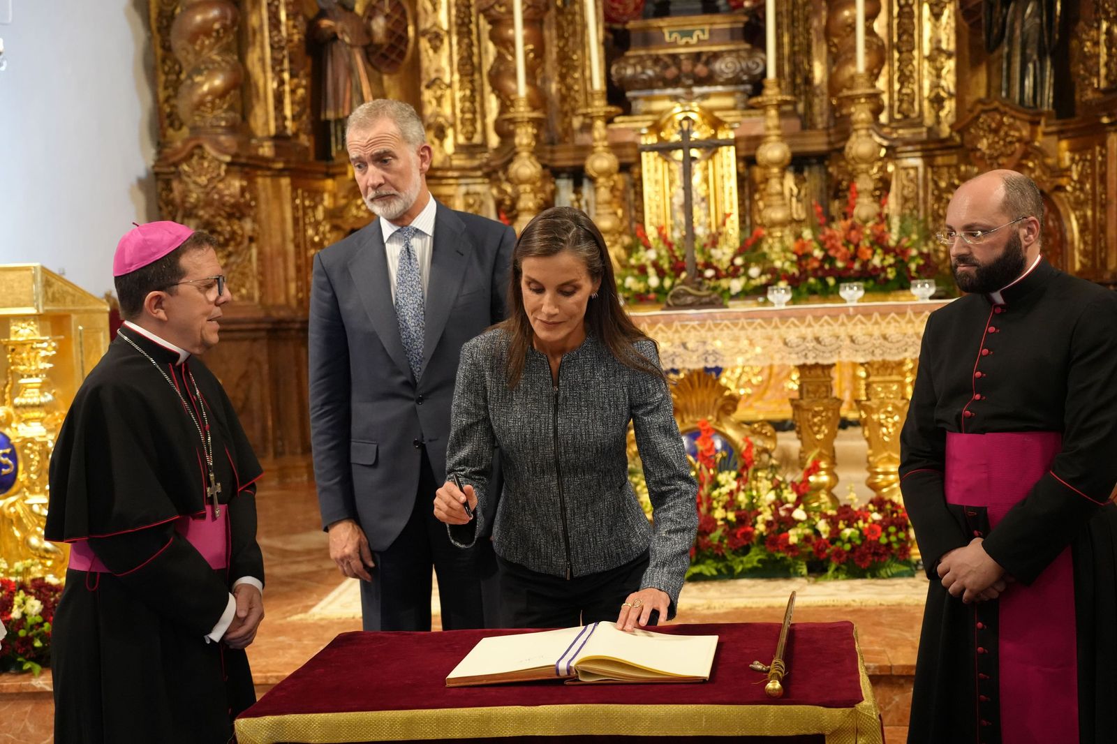 Los Reyes visitan el Santuario de África