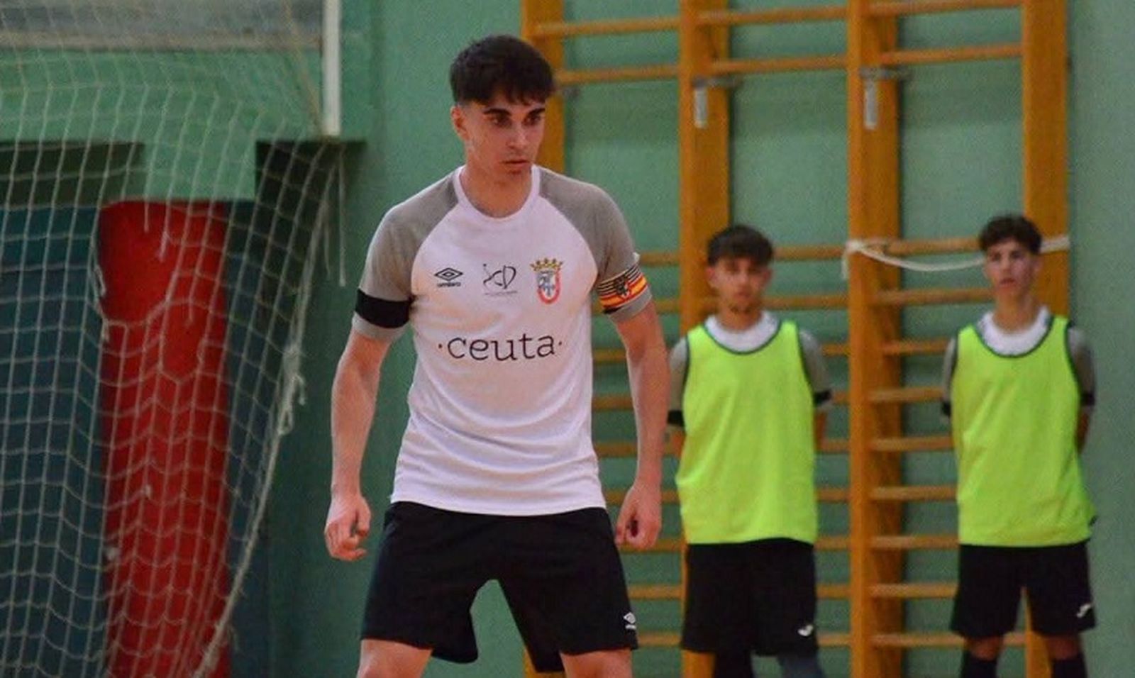 Javi González con la camiseta del Ceutí