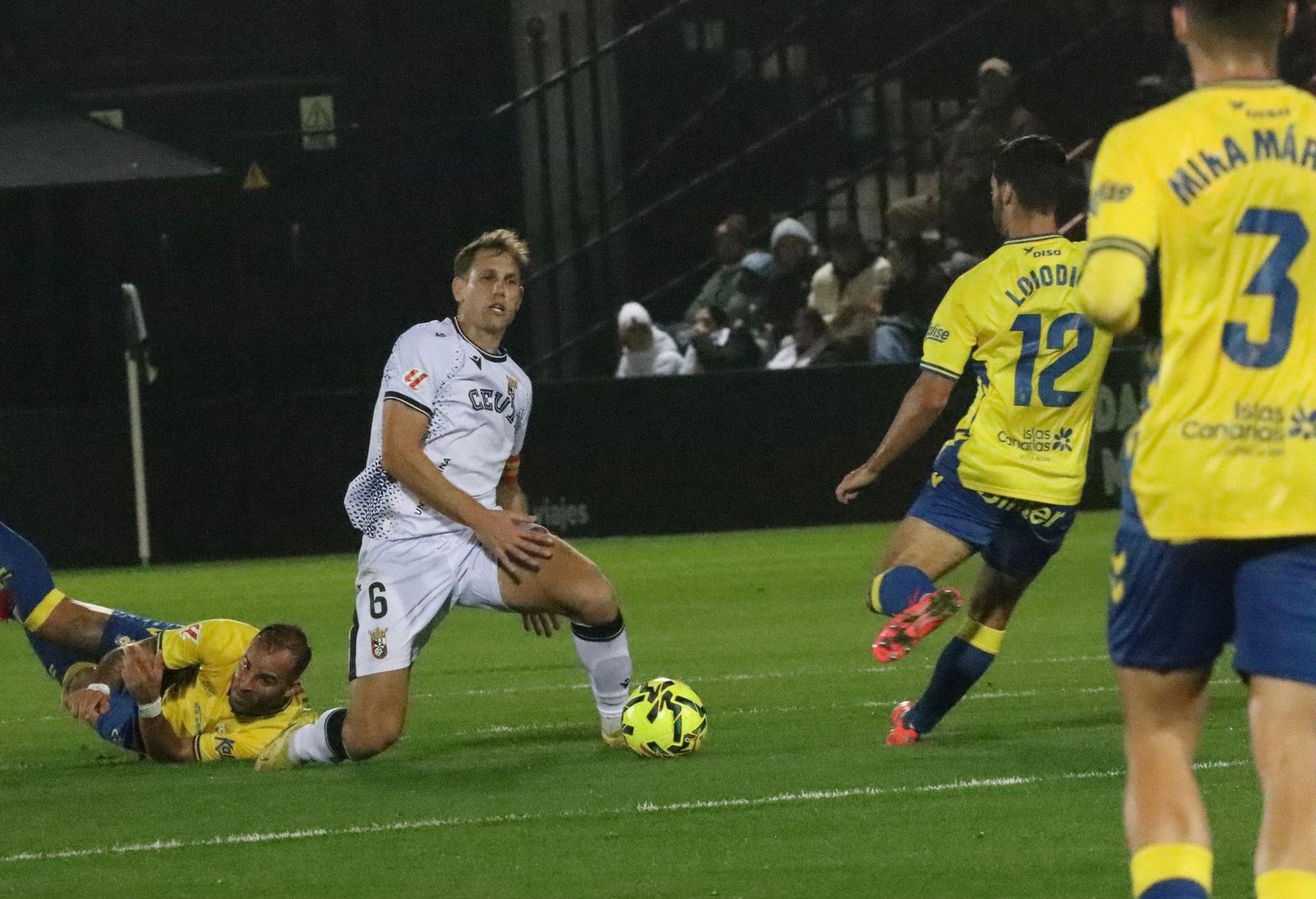 El primer tiempo entre AD Ceuta y Las Palmas se vive con 0-0 en el Alfonso Murube
