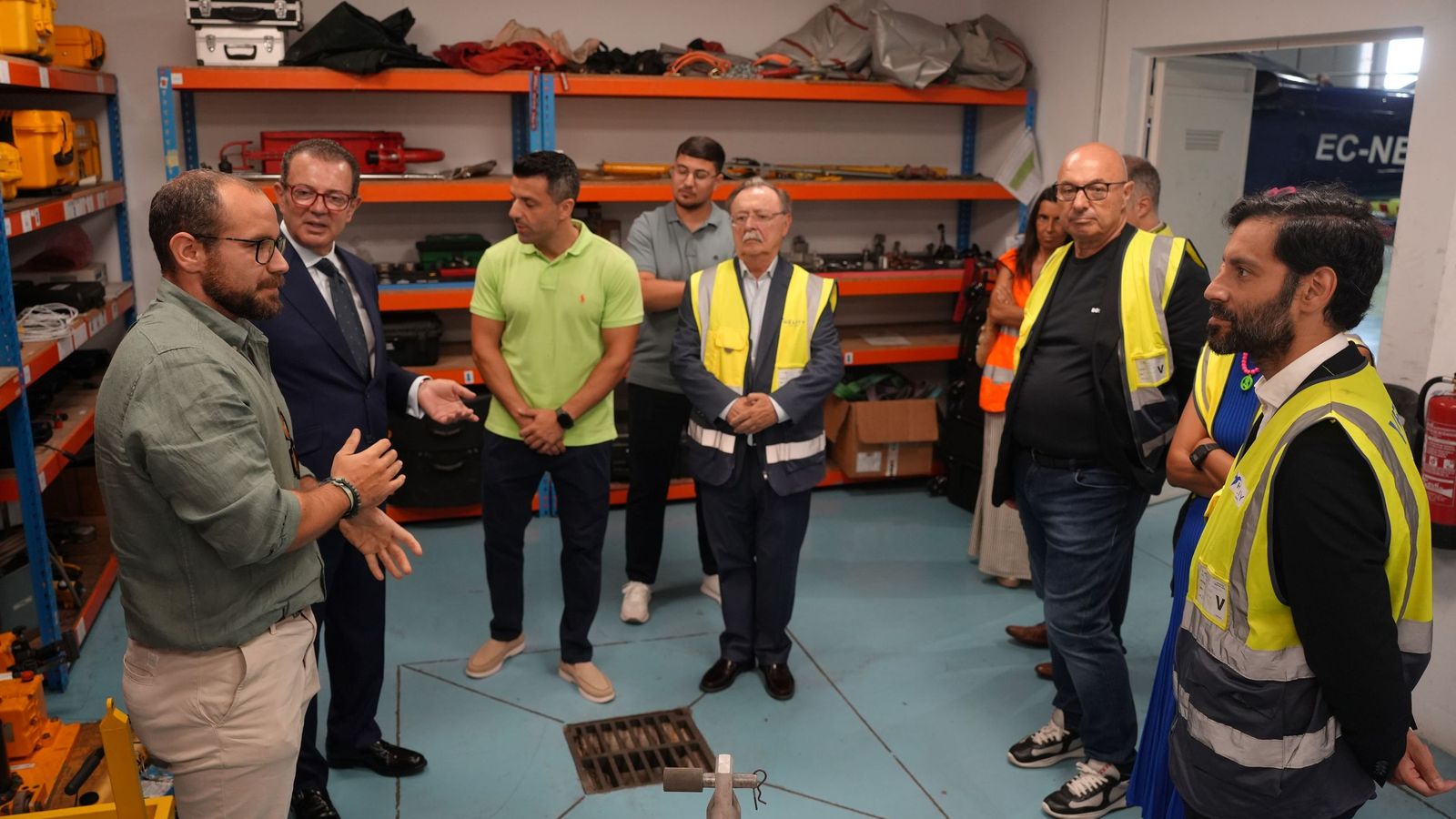 El Gobierno visita las instalaciones de la compañía aérea Hélity
