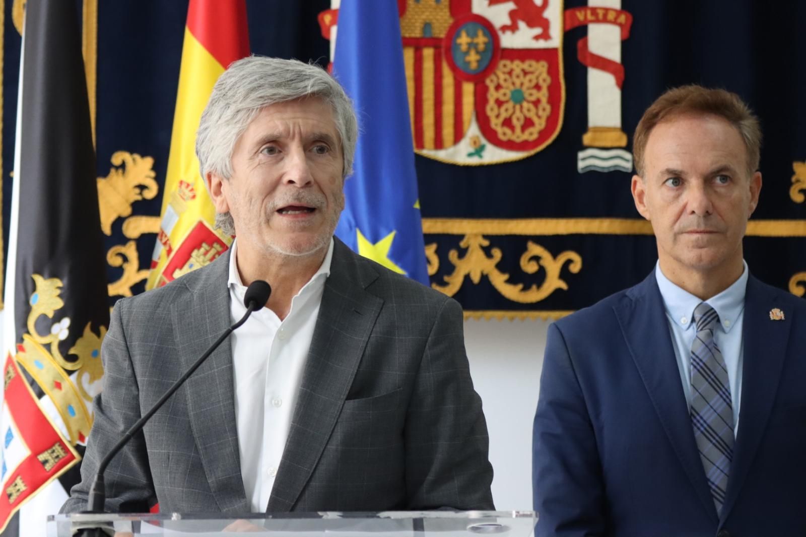 El ministro del Interior, Fernando Grande-Marlaska, comparece en Delegación junto a David De la Encina