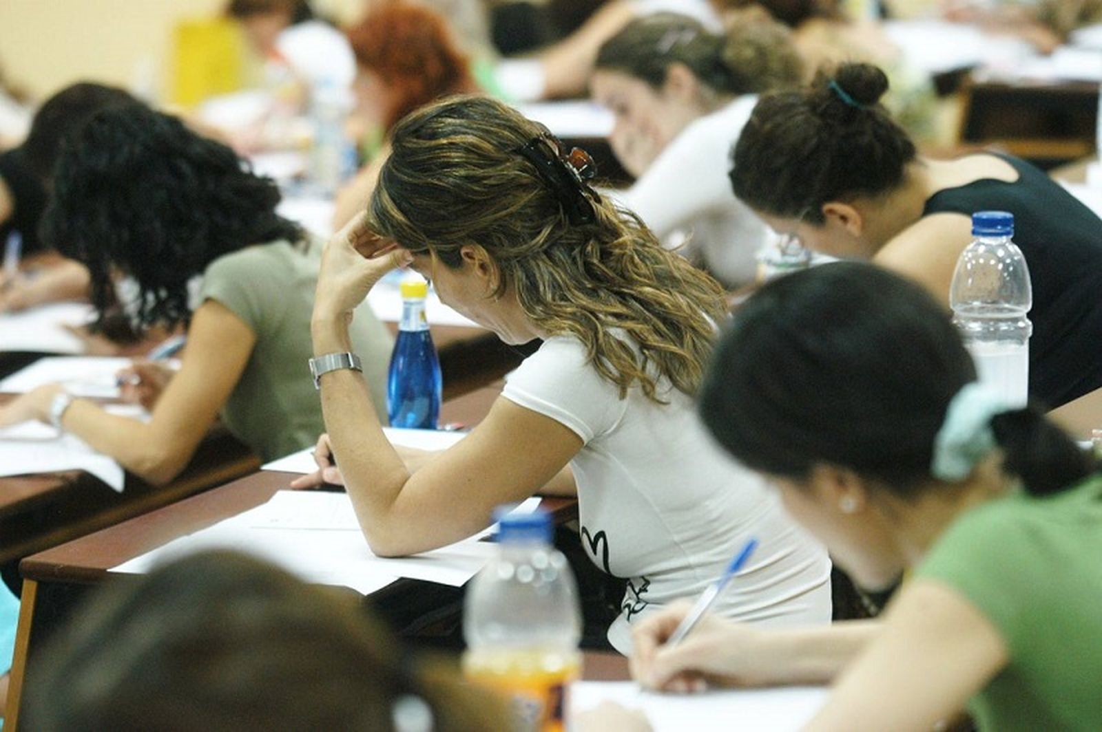 Aspirantes durante un examen. / FOTO REDUAN