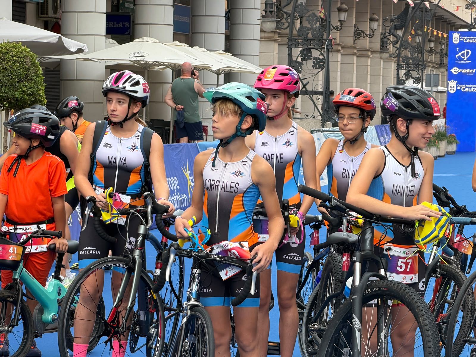 Los aficionados al triatlón en Ceuta se reúnen para participar en el Acuatlón Popular 'Juan Mur' y en la Phoenix Kids Triathlon