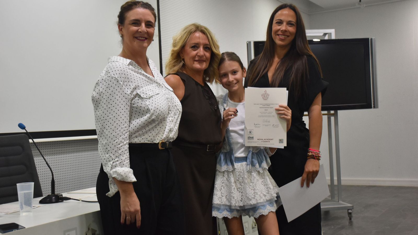 Entrega de diplomas de la Royal Academy of Dance a alumnas de la Escuela de Danza de Rosa Founaud Entrega de diplomas de la Royal Academy of Dance a alumnas de la Escuela de Danza de Rosa Founaud