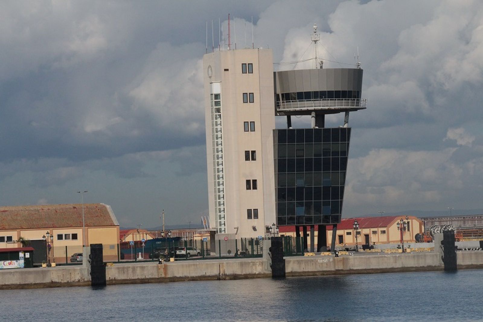 1490_torre-control-puerto