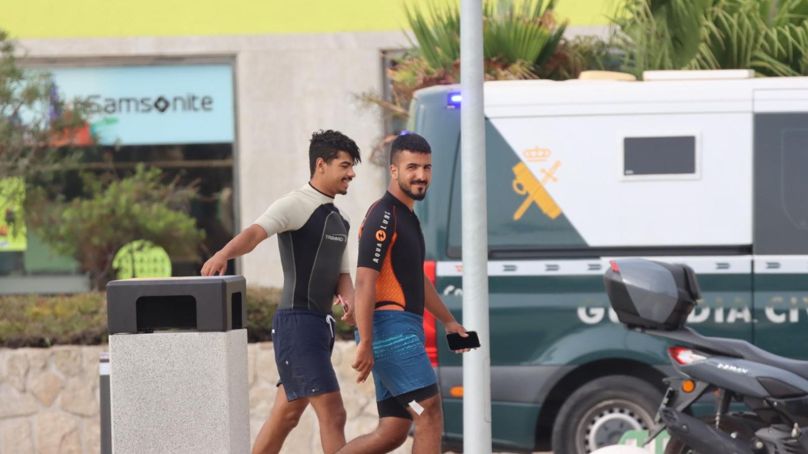 Migrantes en las calles de Ceuta este miércoles