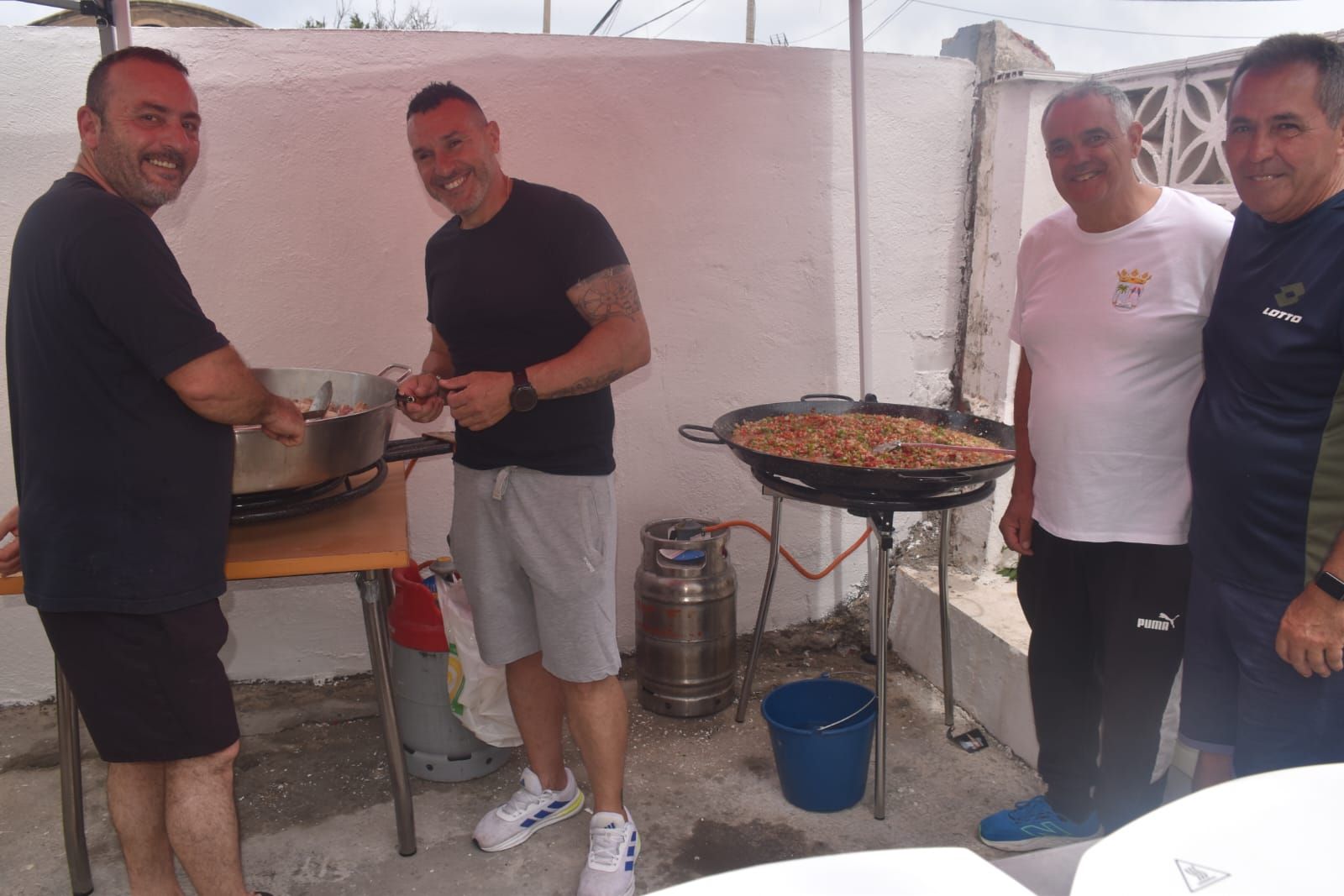 San Amaro celebra una cruz de mayo especial en el corazón de la barriada