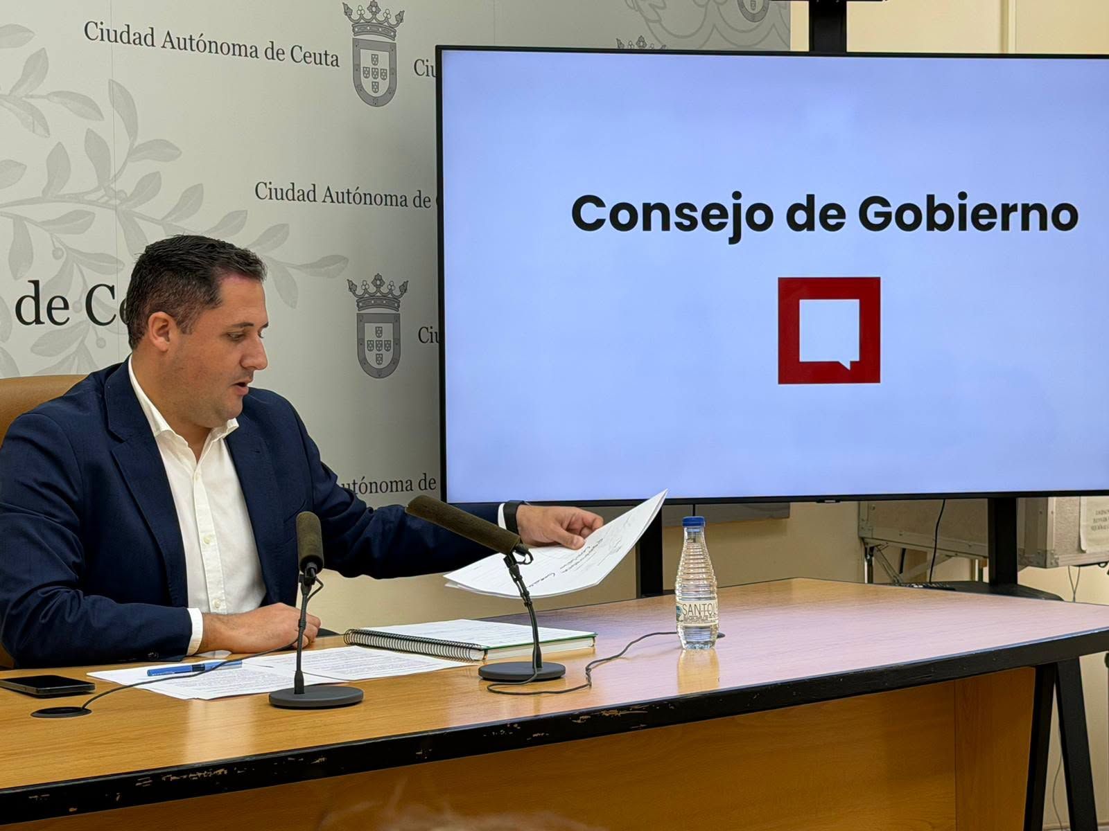 Alejandro Ramírez, portavoz del Gobierno, durante rueda de prensa