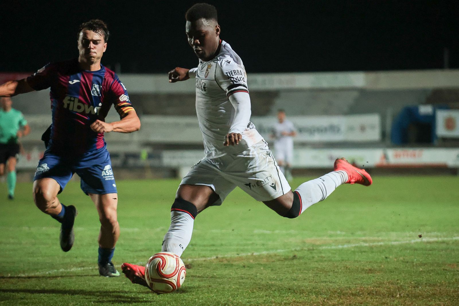 Victoria poco convicente del Ceuta ante el Poblense (1-2) para avanzar en Copa