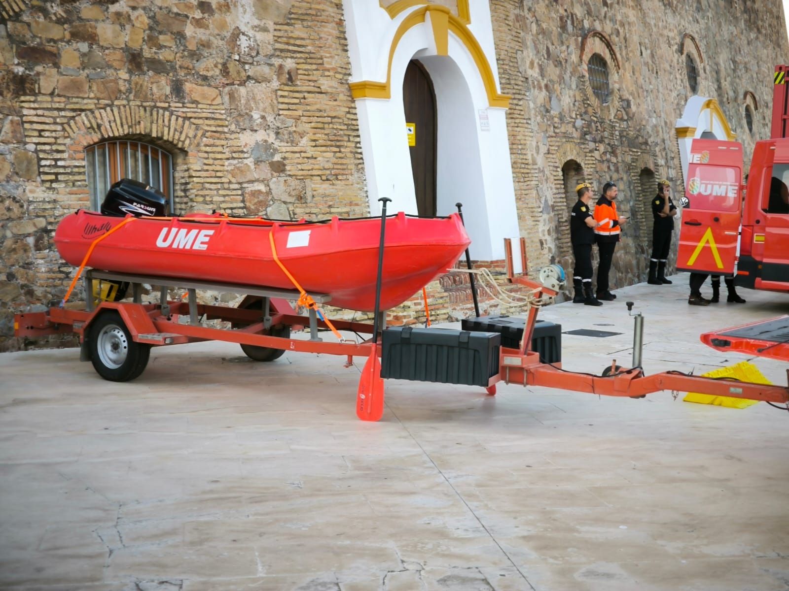 La UME expone sus medios en las Murallas Reales
