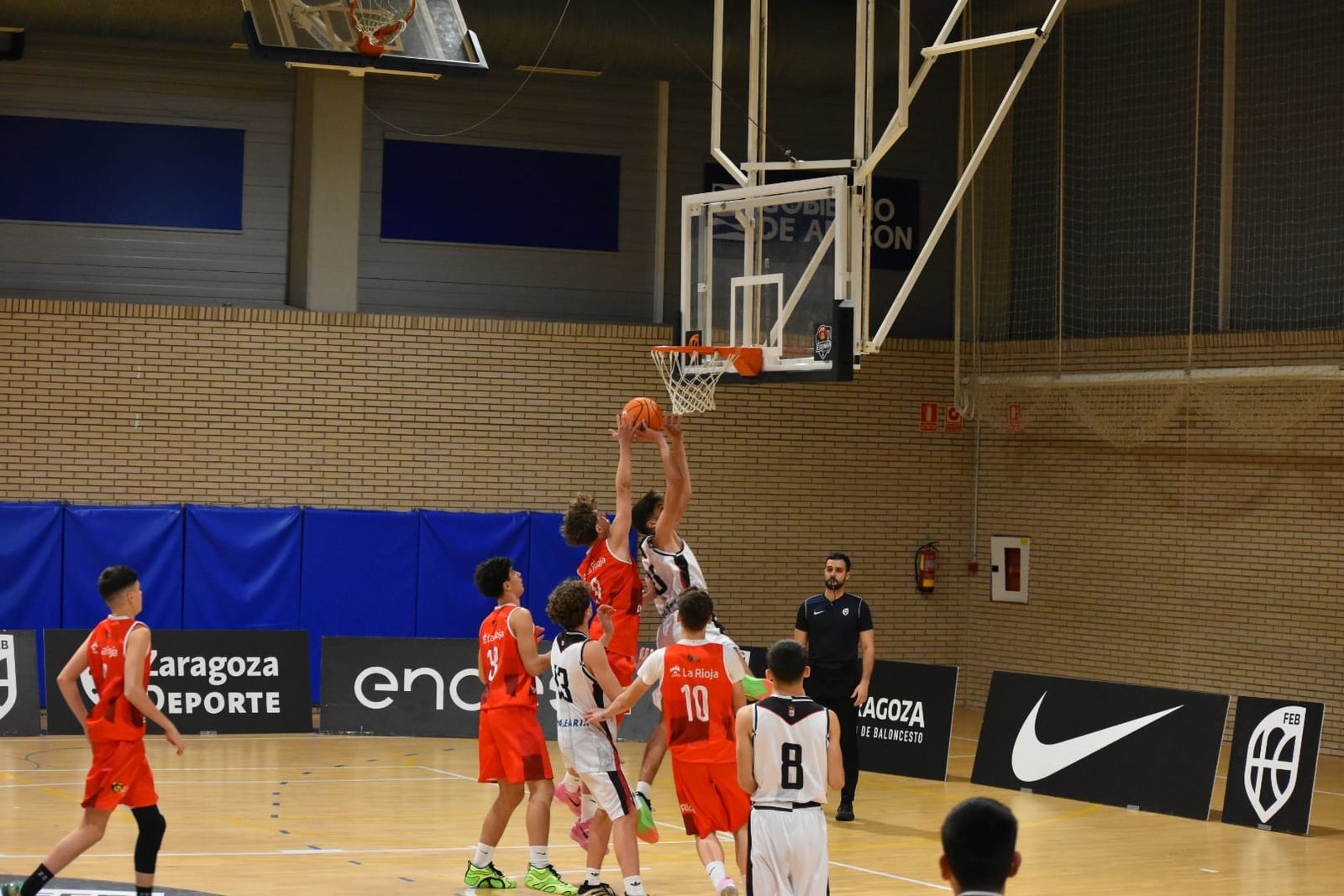 El CB Camoens refuerza su apuesta por la cantera tras su participación en el Nacional Infantil y Cadete de Zaragoza