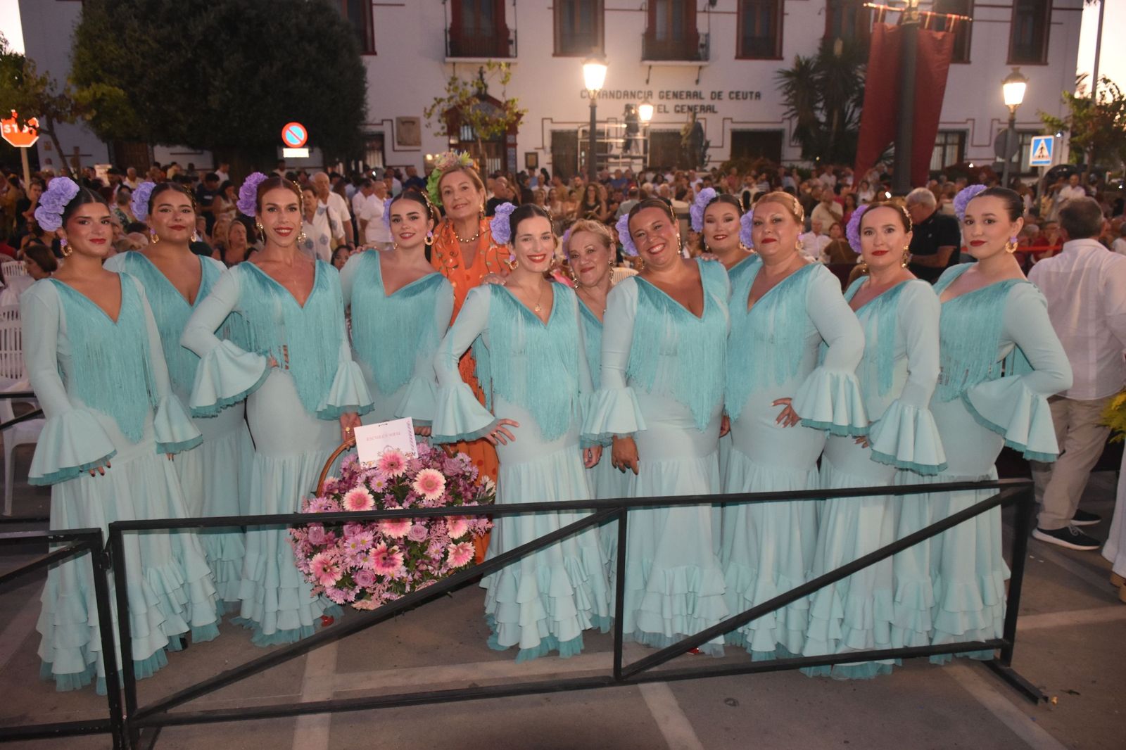 Los ceutíes vuelven a encontrarse con su Madre entre flores, esperanza y lágrimas contenidas
