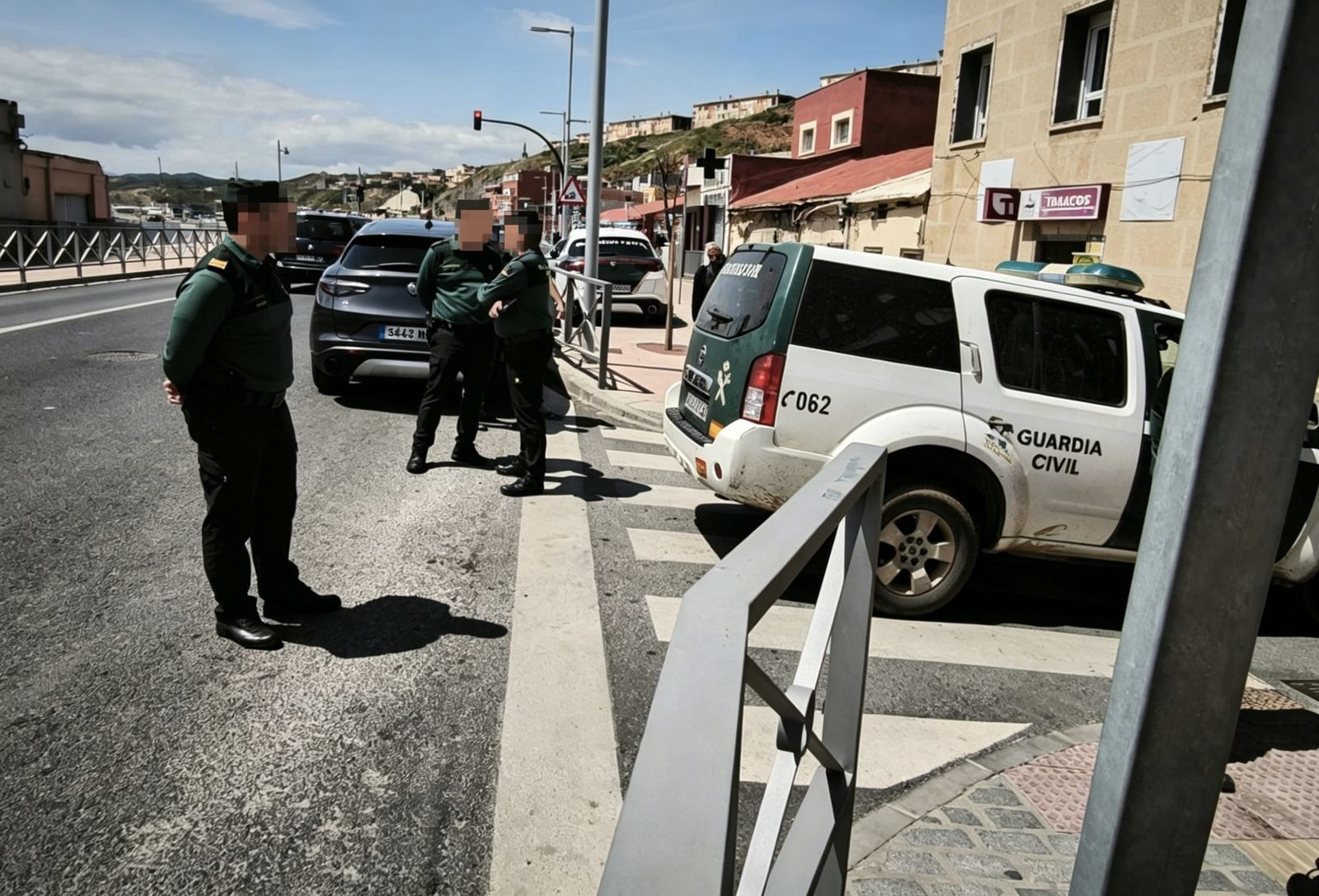 La Guardia Civil halla una pistola y medio kilo de hachís en una operación contra las falsificaciones