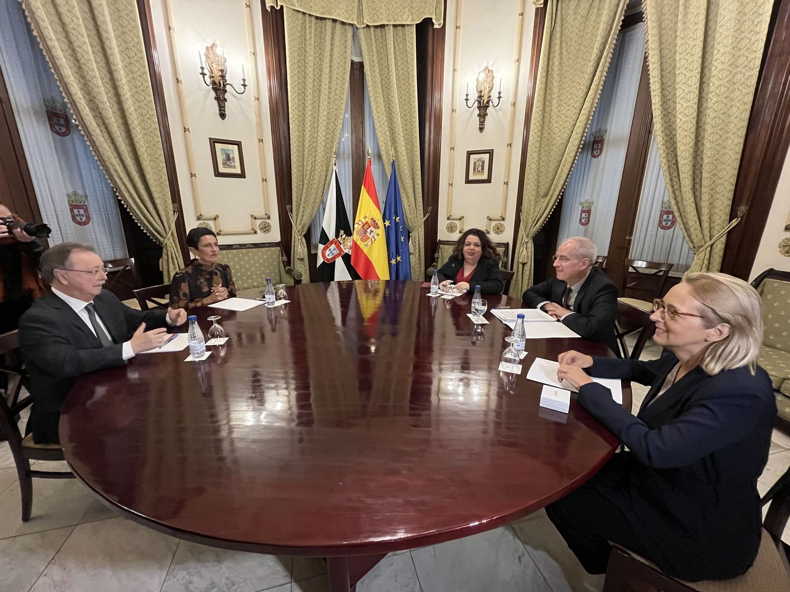 Momento de la reunión celebrada ayer.