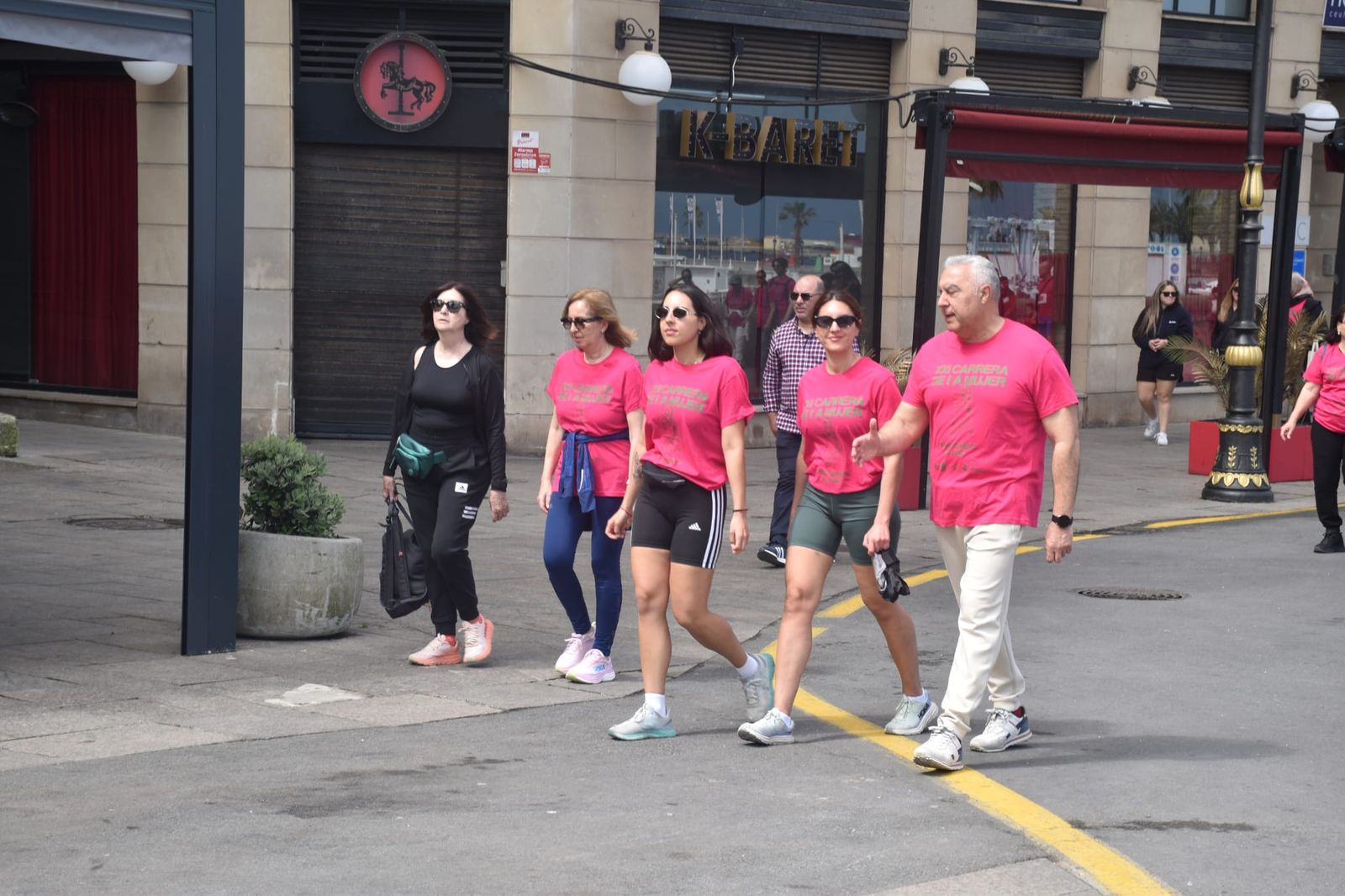 Ceuta se viste de rosa para abrazarse a la vida