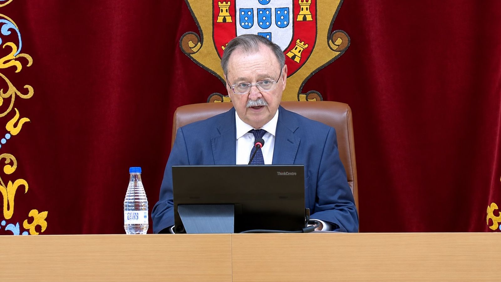 Vivas da lectura a la declaración al inicio del pleno