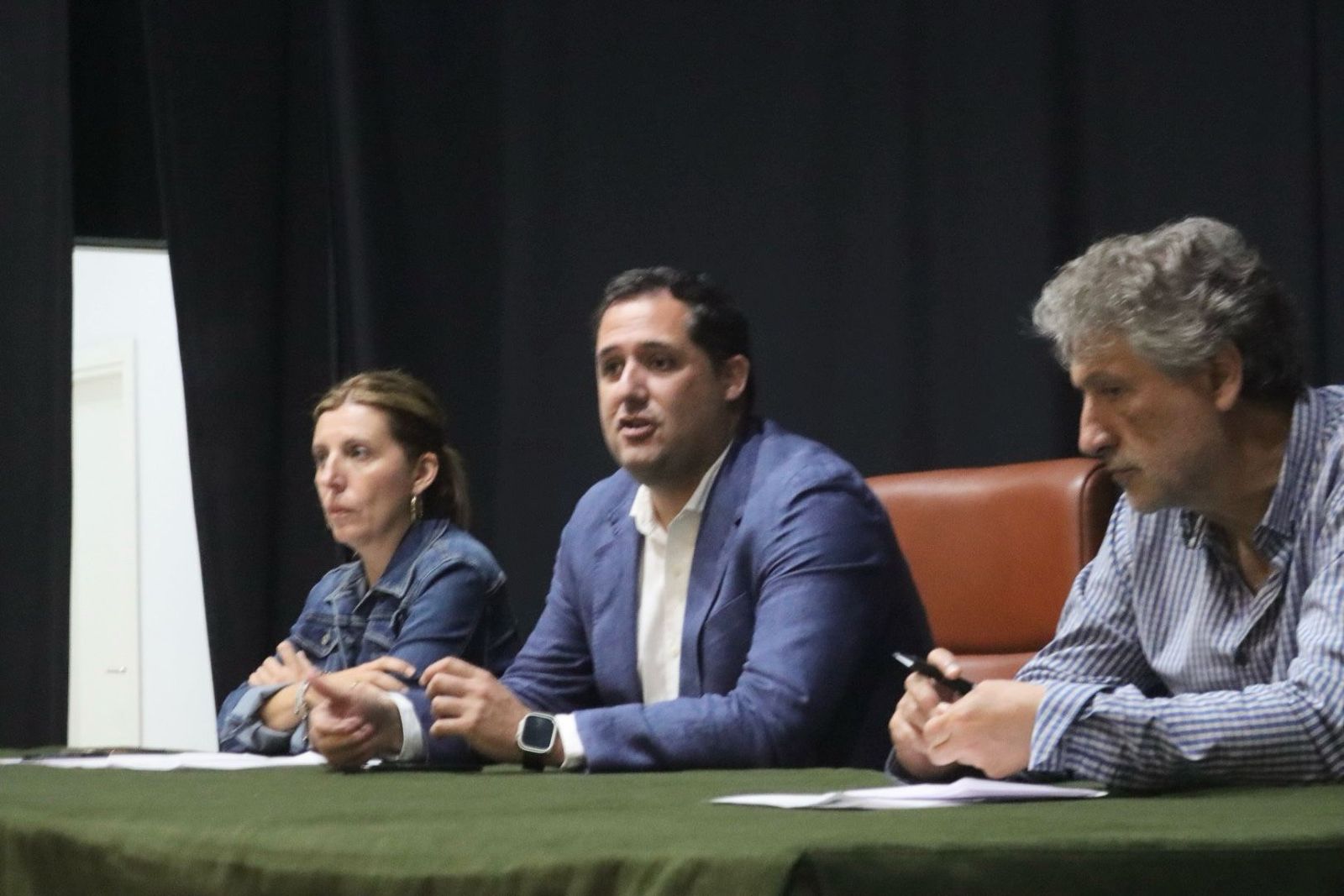 Alejandro Ramírez preside la reunión en el salón de actos del Palacio Autonómico
