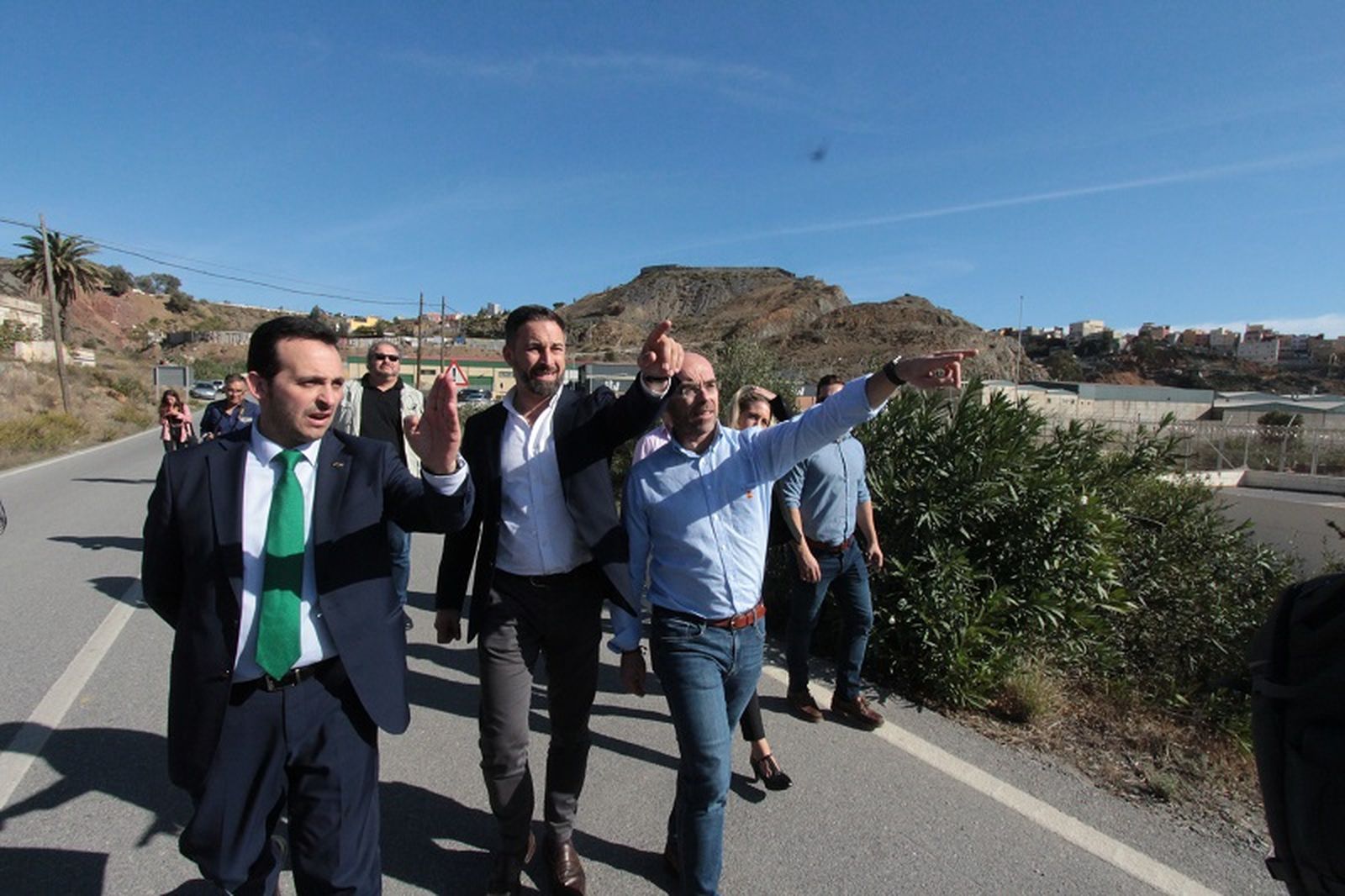 1658_abascal-mano-arriba