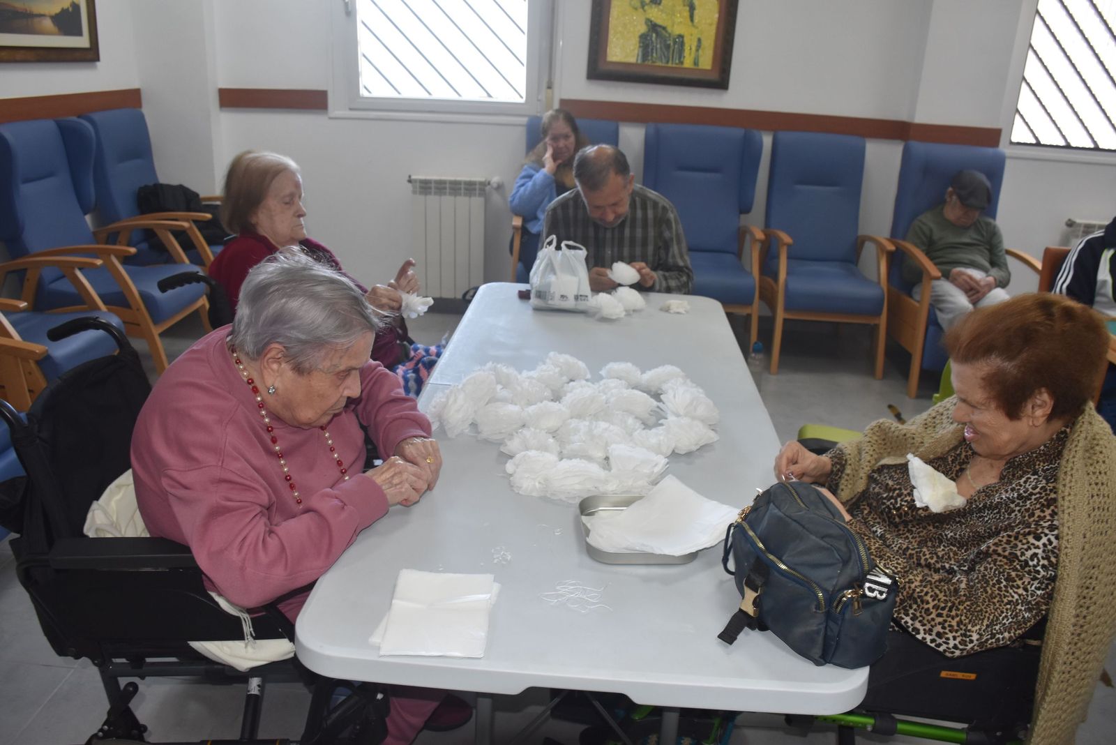 Puertas abiertas y un ambiente entrañable hacen especial una jornada en Cruz Blanca