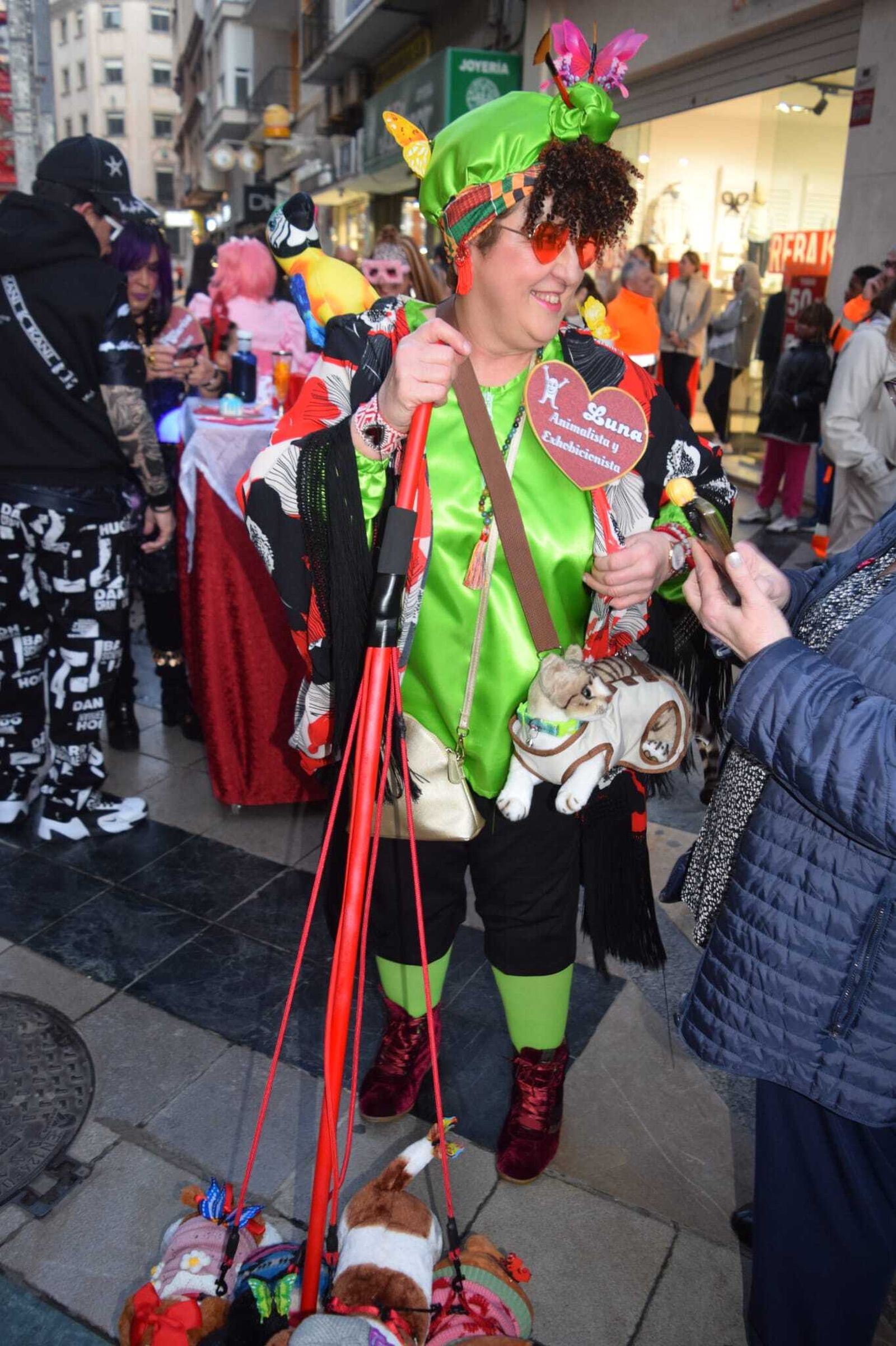 Los Popi enamoran a Ceuta con un pasacalles destinado a la búsqueda de su “media caballa”