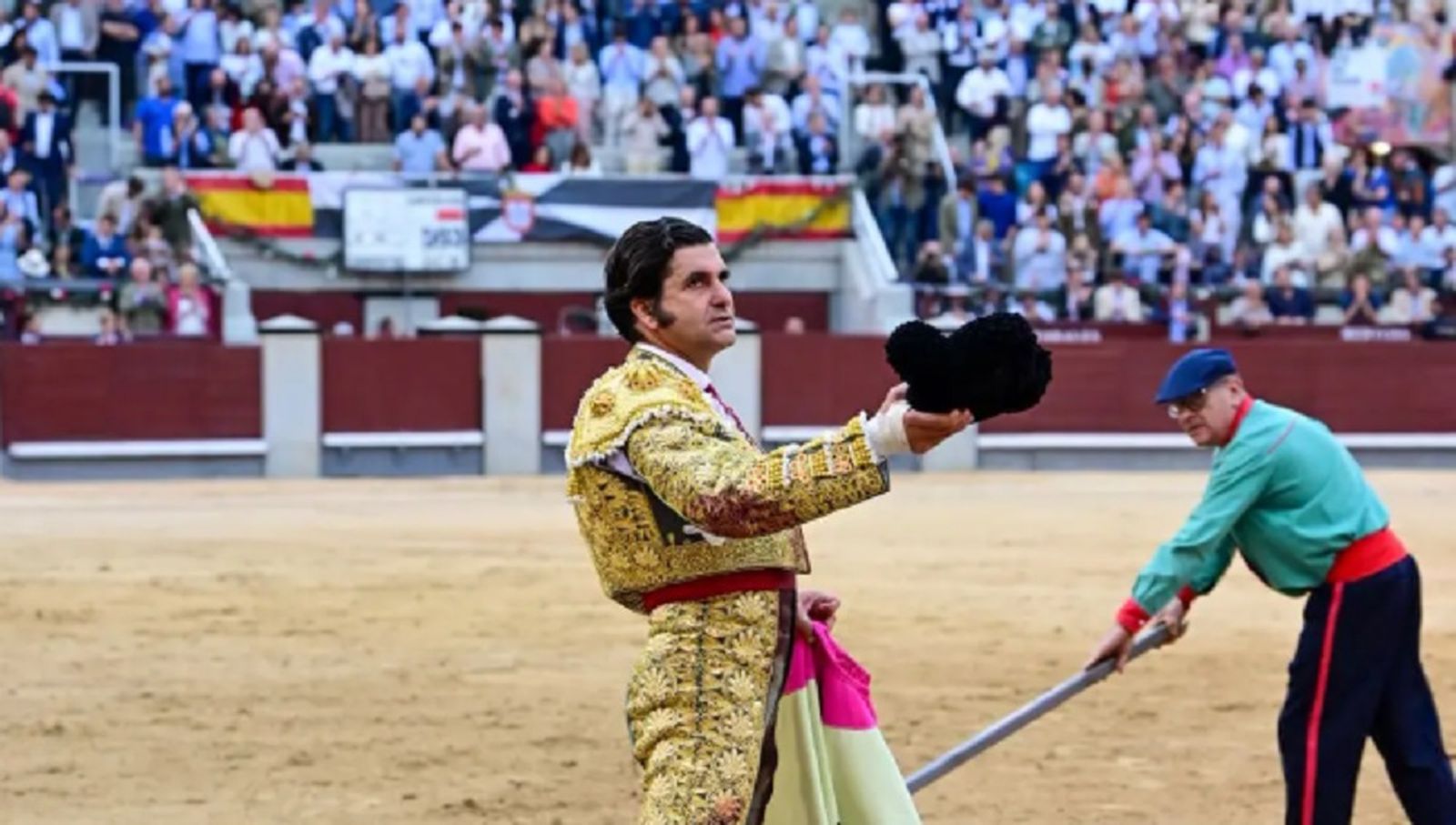 Morante de la Puebla brinda un toro a los más de 23.000 aficionados que abarrotaron Las Ventas este lunes