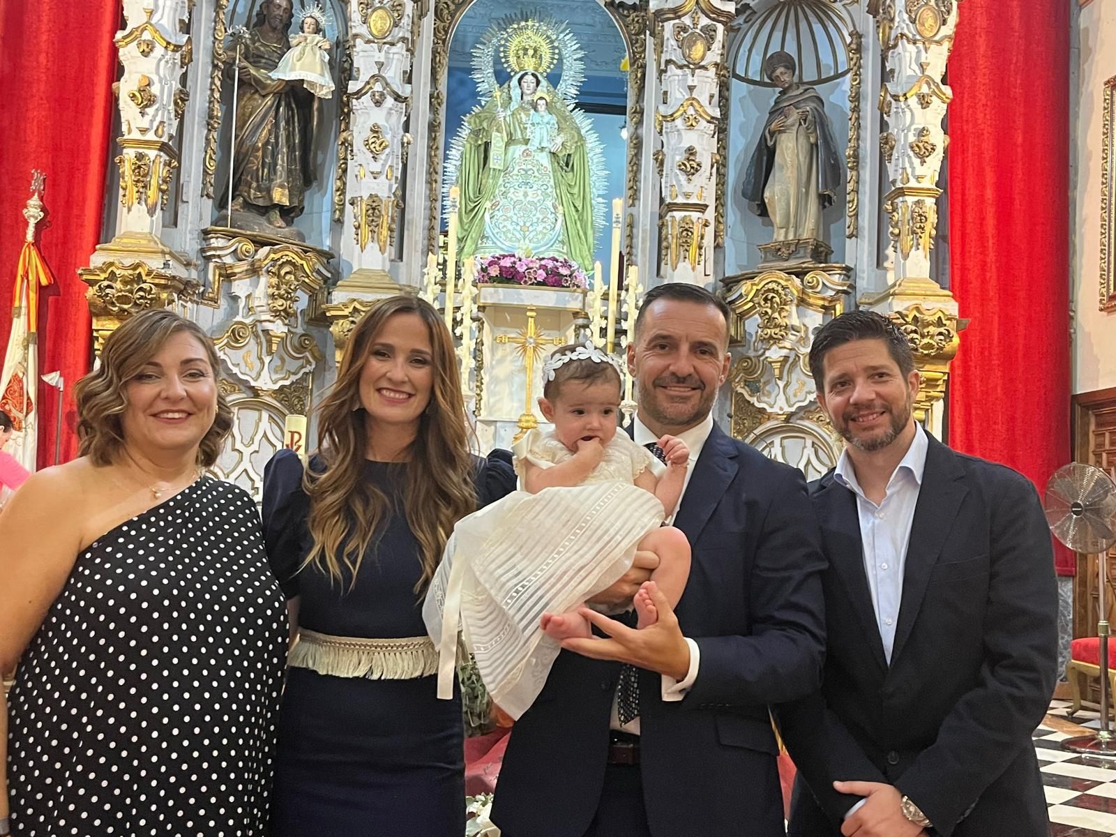 Fabián y Alba reciben el sacramento del bautismo