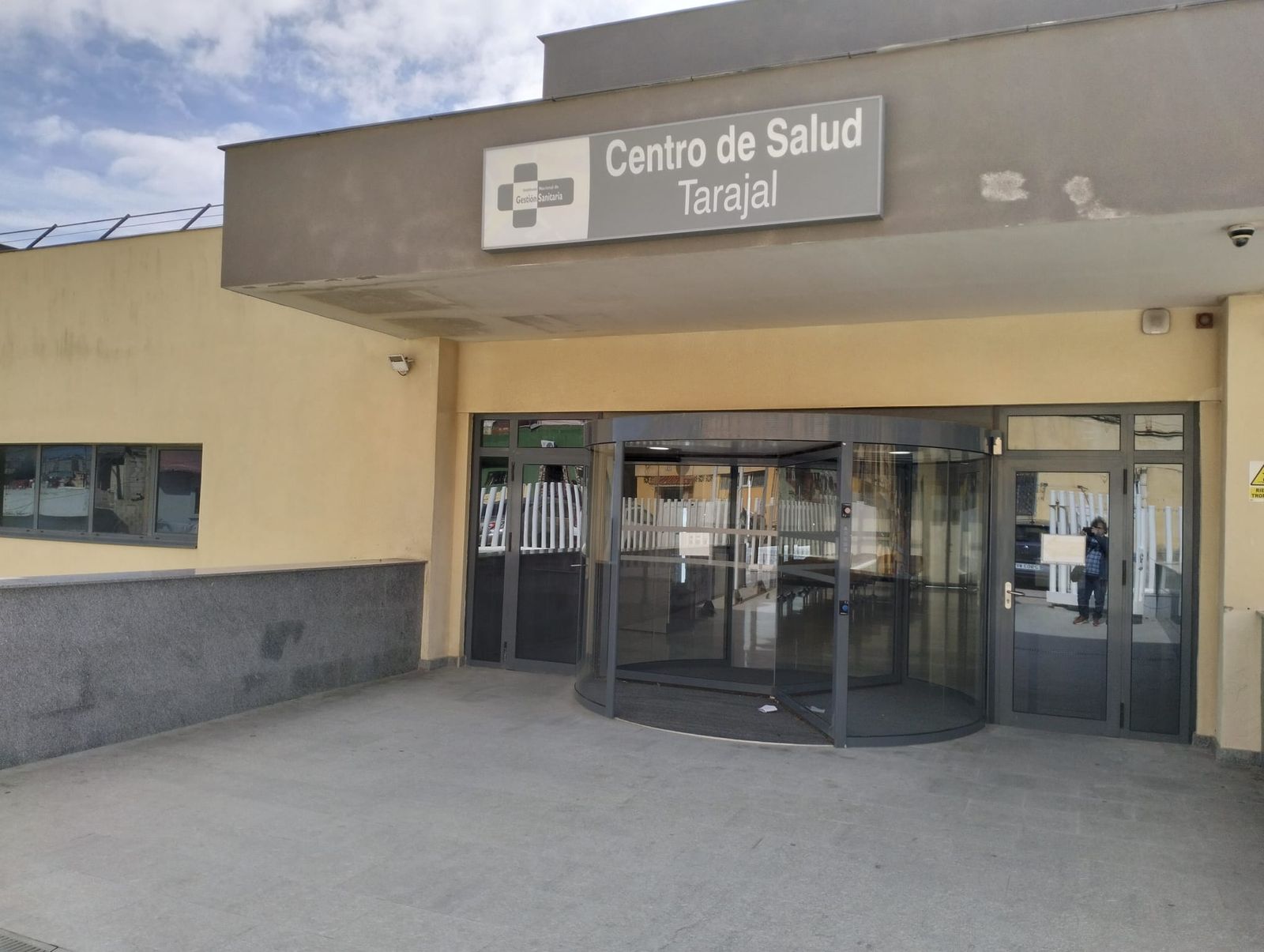 Exterior del Centro de Salud del Tarajal