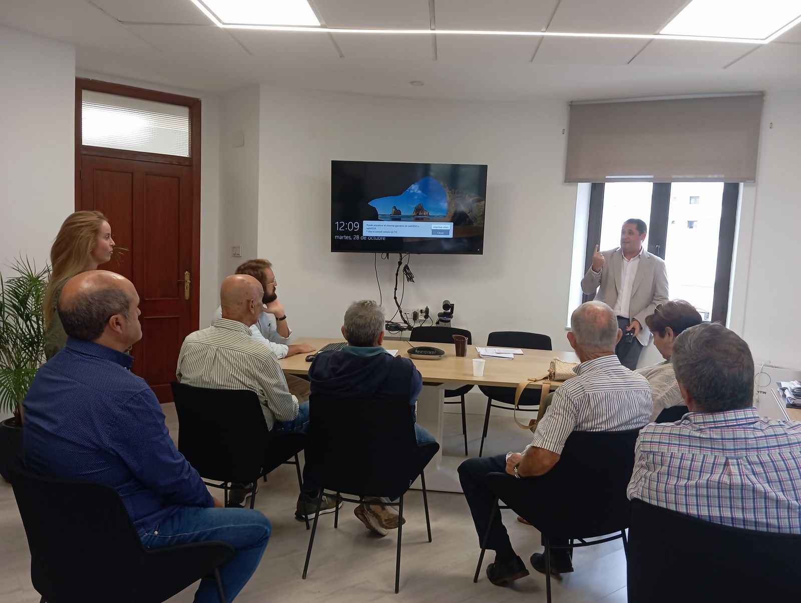 Imagen del encuentro entre Ramírez y los feligreses Imagen del encuentro entre Ramírez y los feligreses