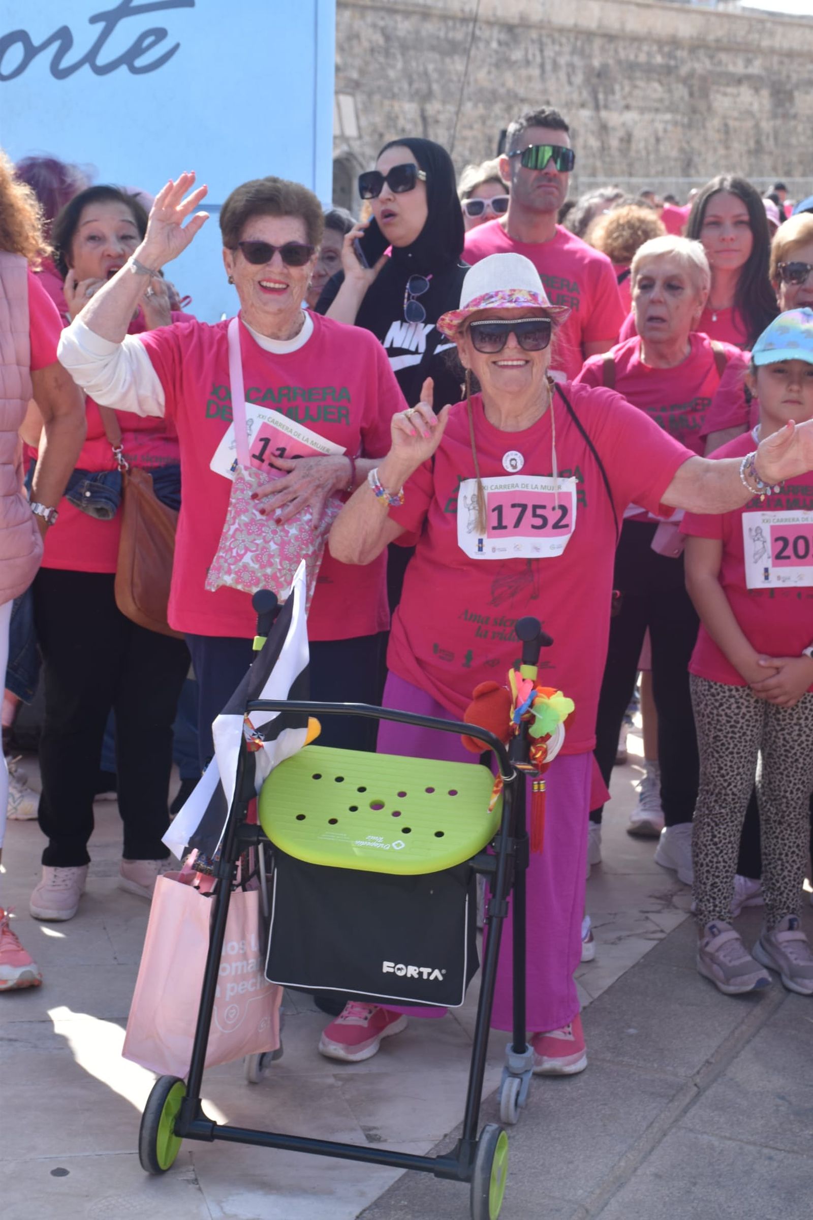 Ceuta se viste de rosa para abrazarse a la vida