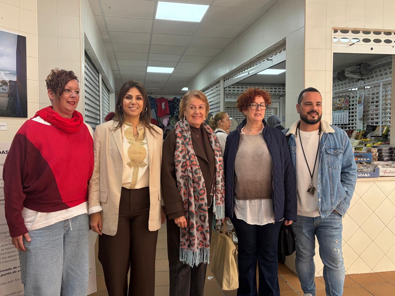 La exposición de fotos del proyecto Altaweia lleva “luz”, “orgullo” y “arte” al Mercado de Hadú