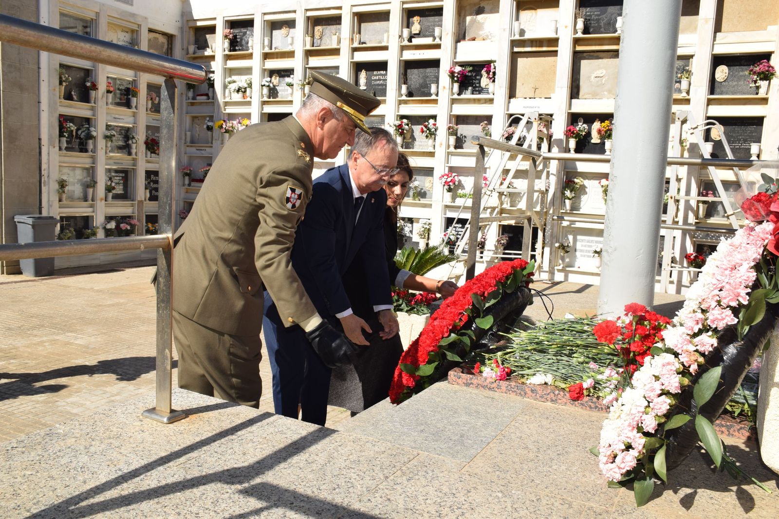 Un recuerdo institucional en el Día de Difuntos para quienes faltan