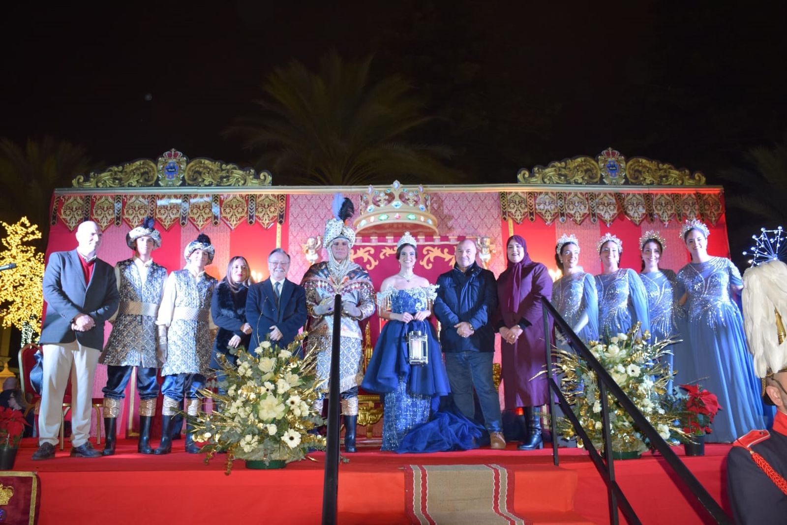 El centro de Ceuta disfruta de la visita del Heraldo Real y de su tradicional pasacalles