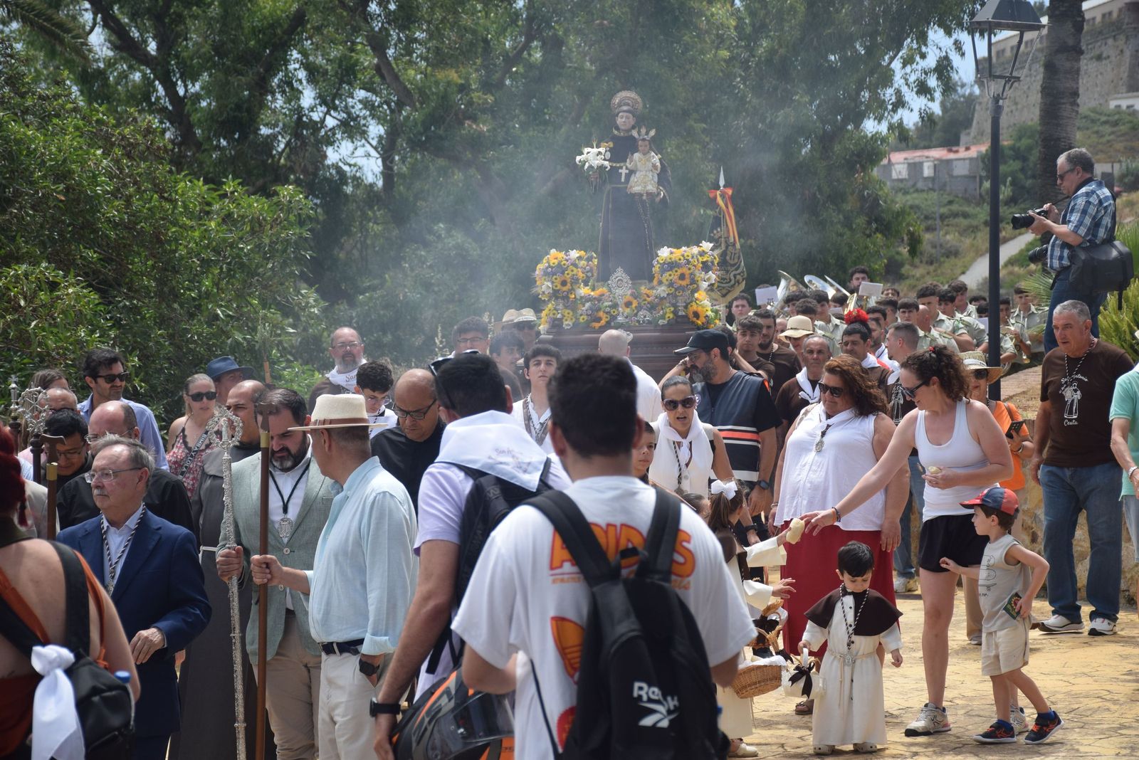 Tradición, fe y calor: Ceuta se vuelca con San Antonio