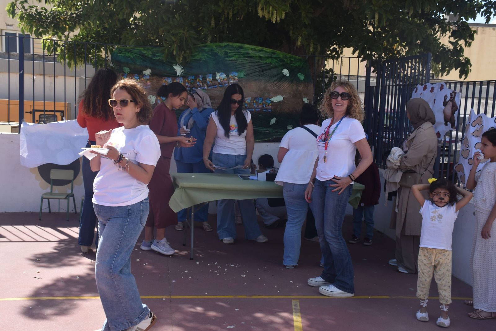 Simpática y colorida selva para poner fin a la Semana Cultural del 'José Acosta'