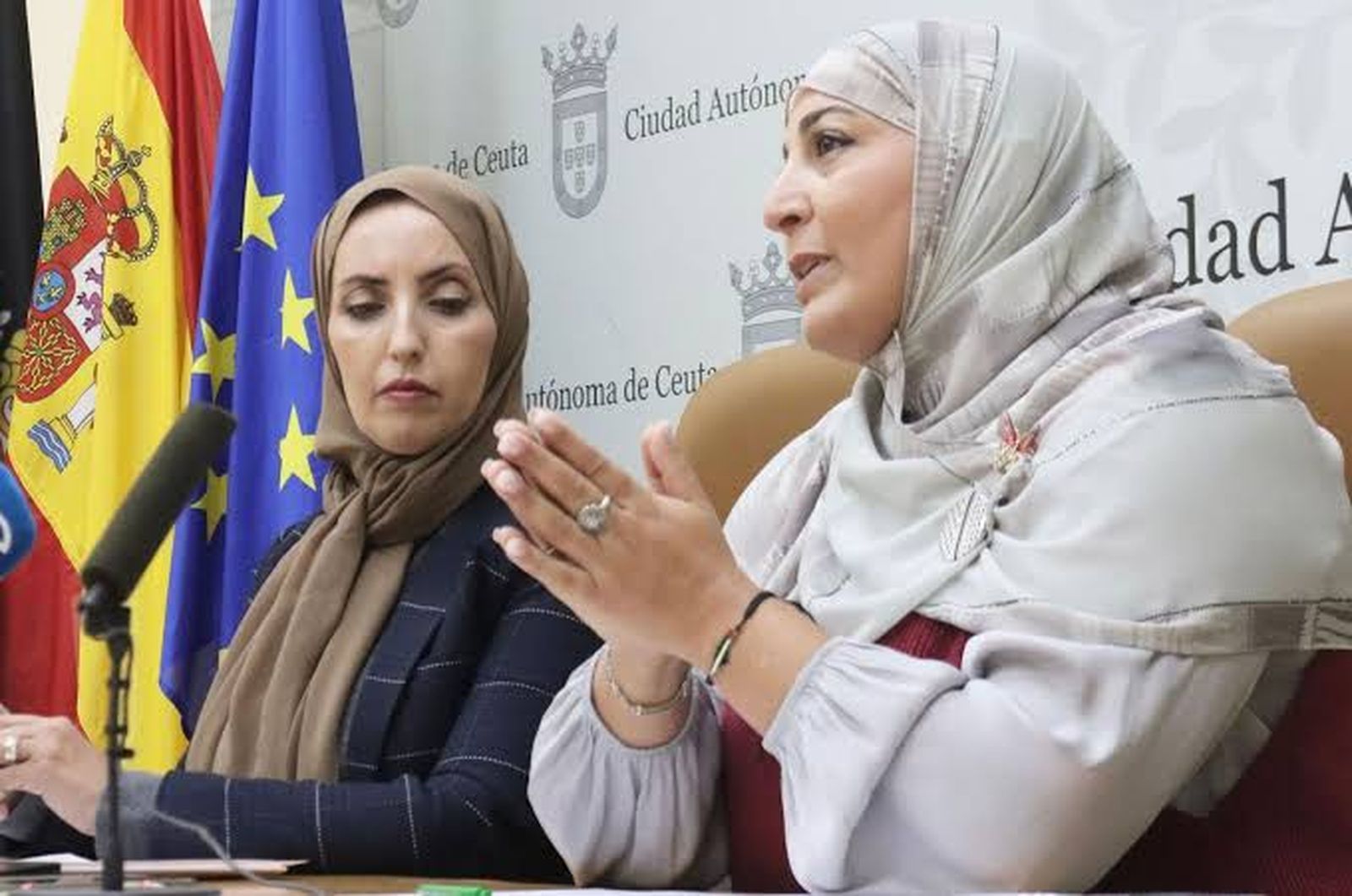 Fatima Hamed y Nadia Mohamed (MDyC), durante una rueda de prensa