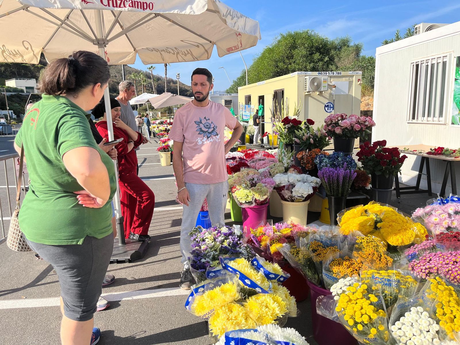Flores y recuerdo a los difuntos en Santa Catalina Flores y recuerdo a los difuntos en Santa Catalina