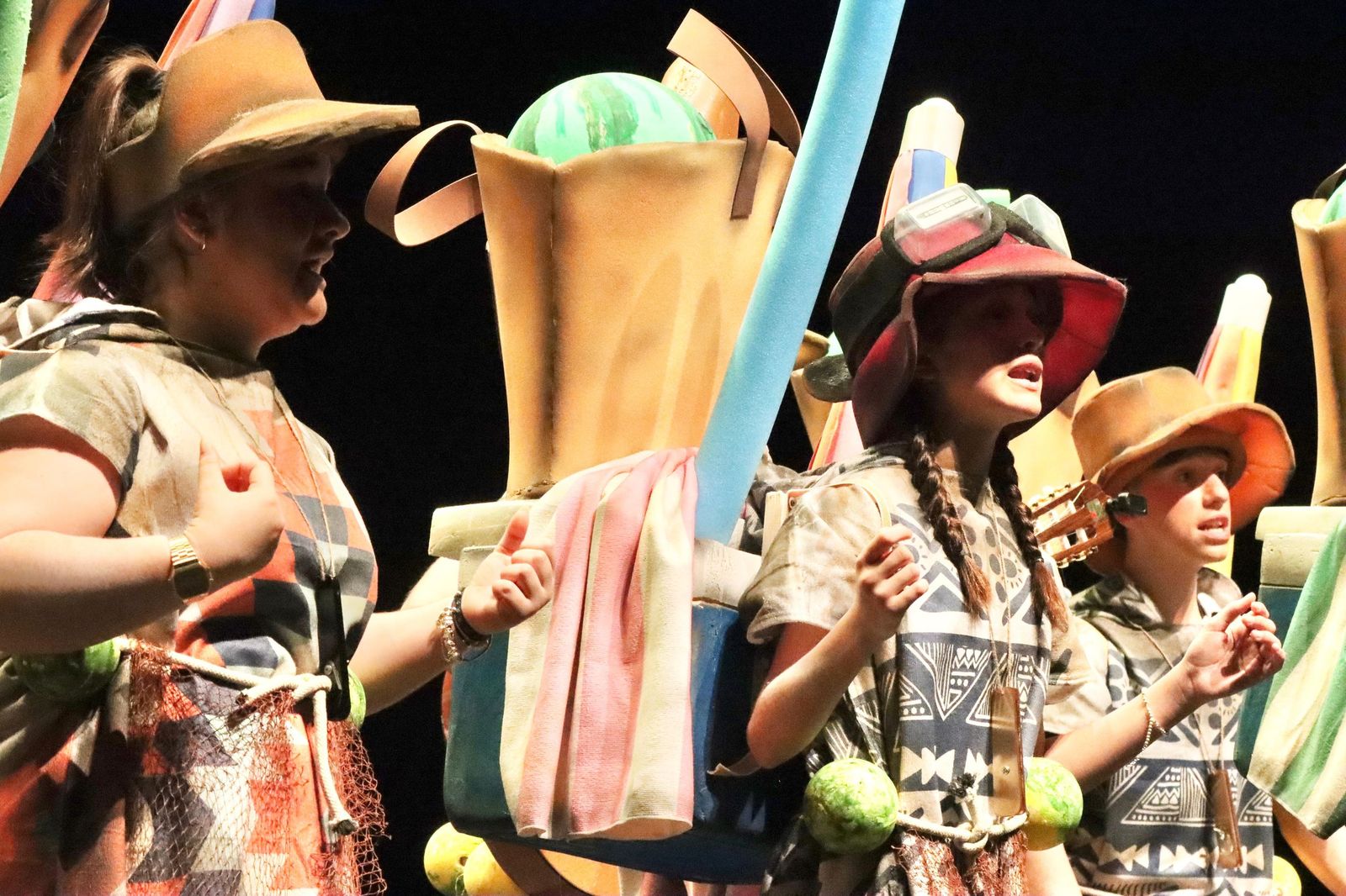 Los pequeños sherpas conquistan el Revellín a golpe de playa y cantera