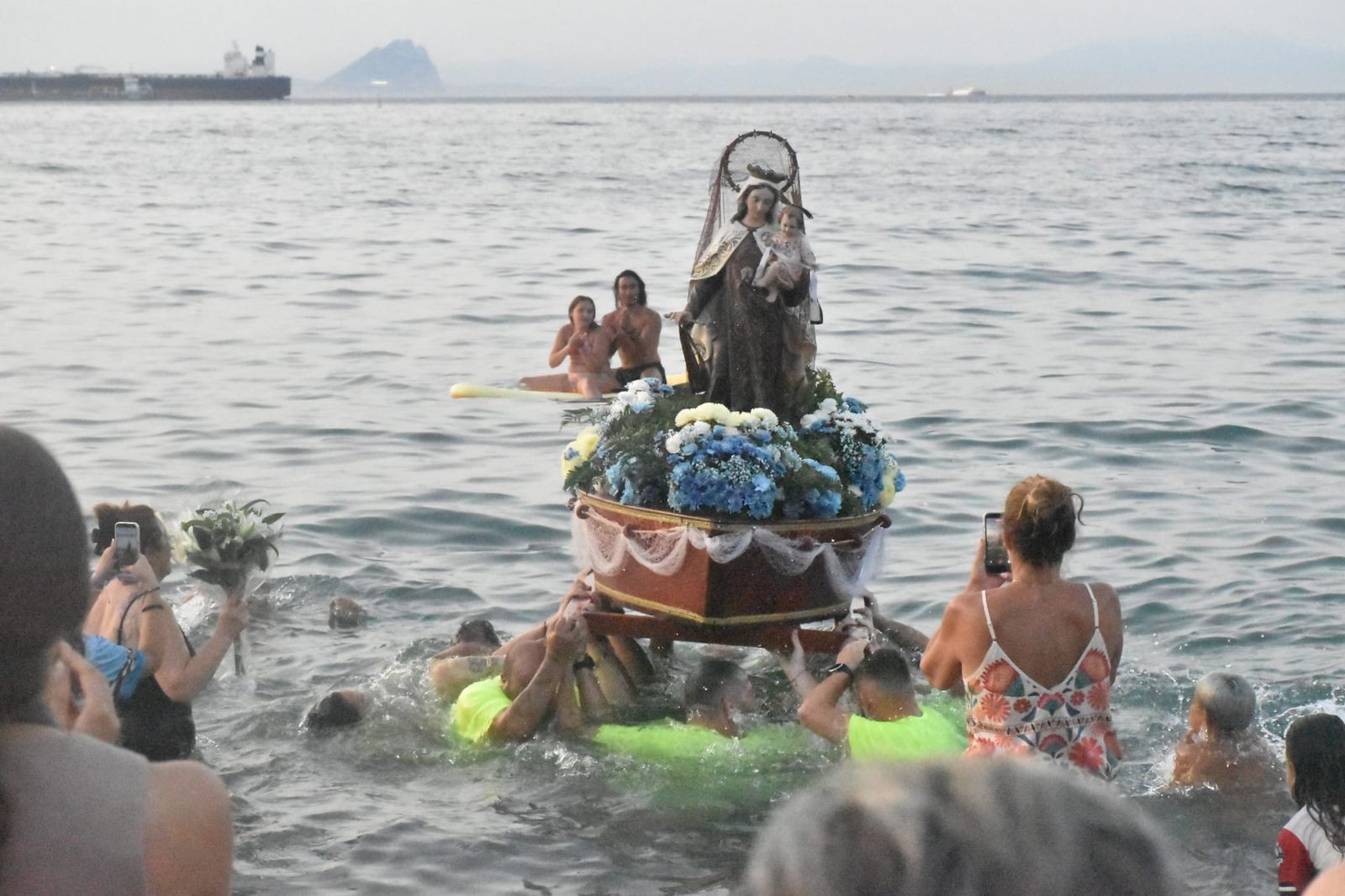 La Virgen del Carmen del Puerto encandila la barriada de Villajovita