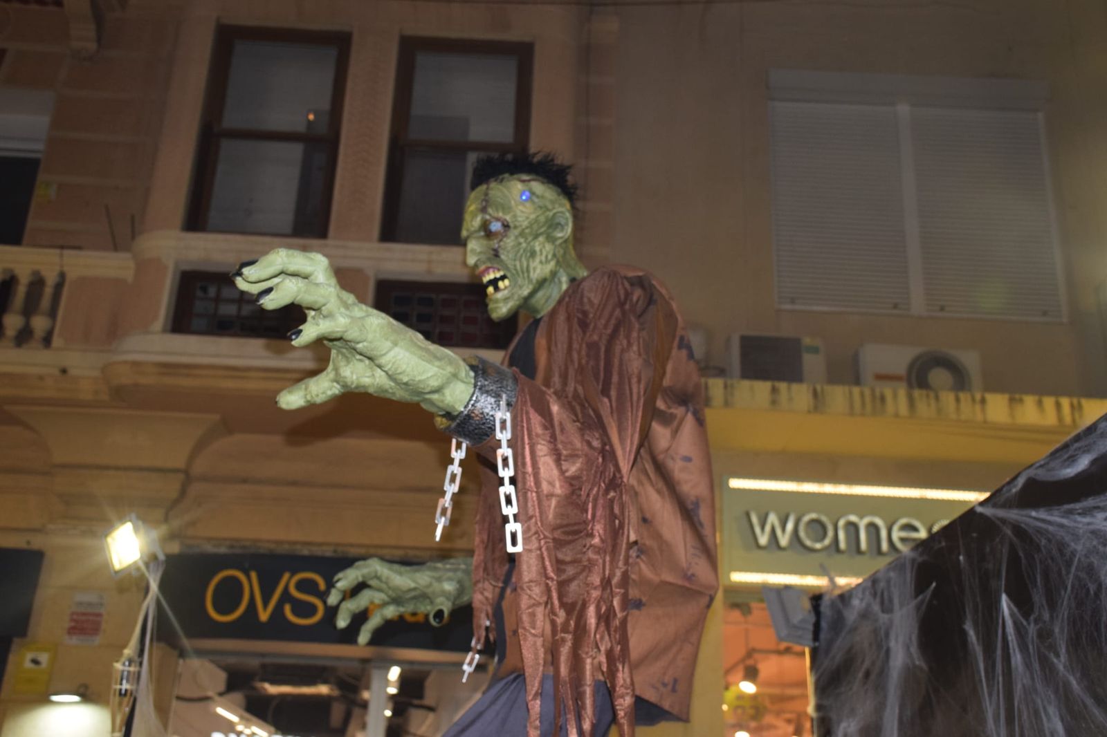 Ceuta se llena de huesos y risas en un Halloween de miedo Ceuta se llena de huesos y risas en un Halloween de risas