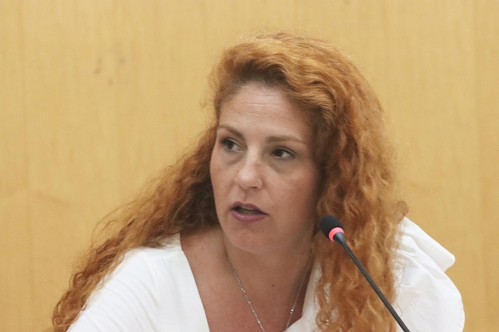 La diputada de Ceuta Ya!, Julia Ferreras, durante el pleno resolutivo de este miércoles. / FOTO REDUAN