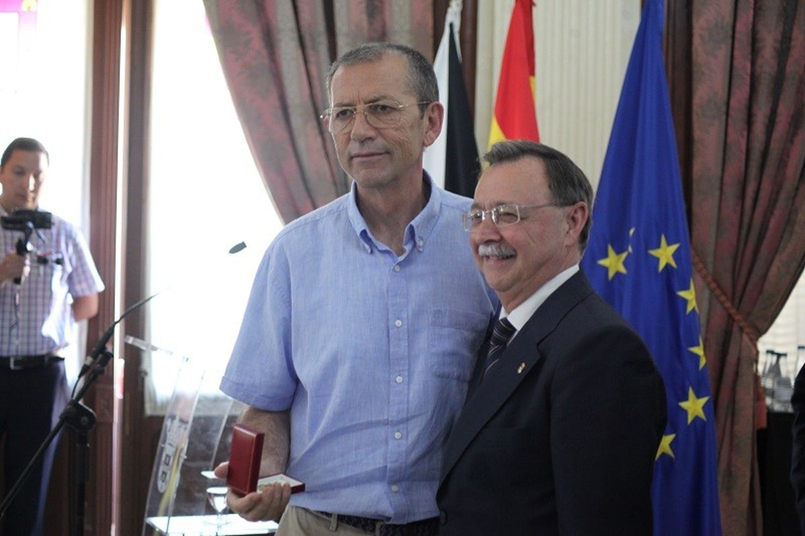 Simón Chamorro, junto al presidente de la Ciudad, Juan Vivas / Archivo