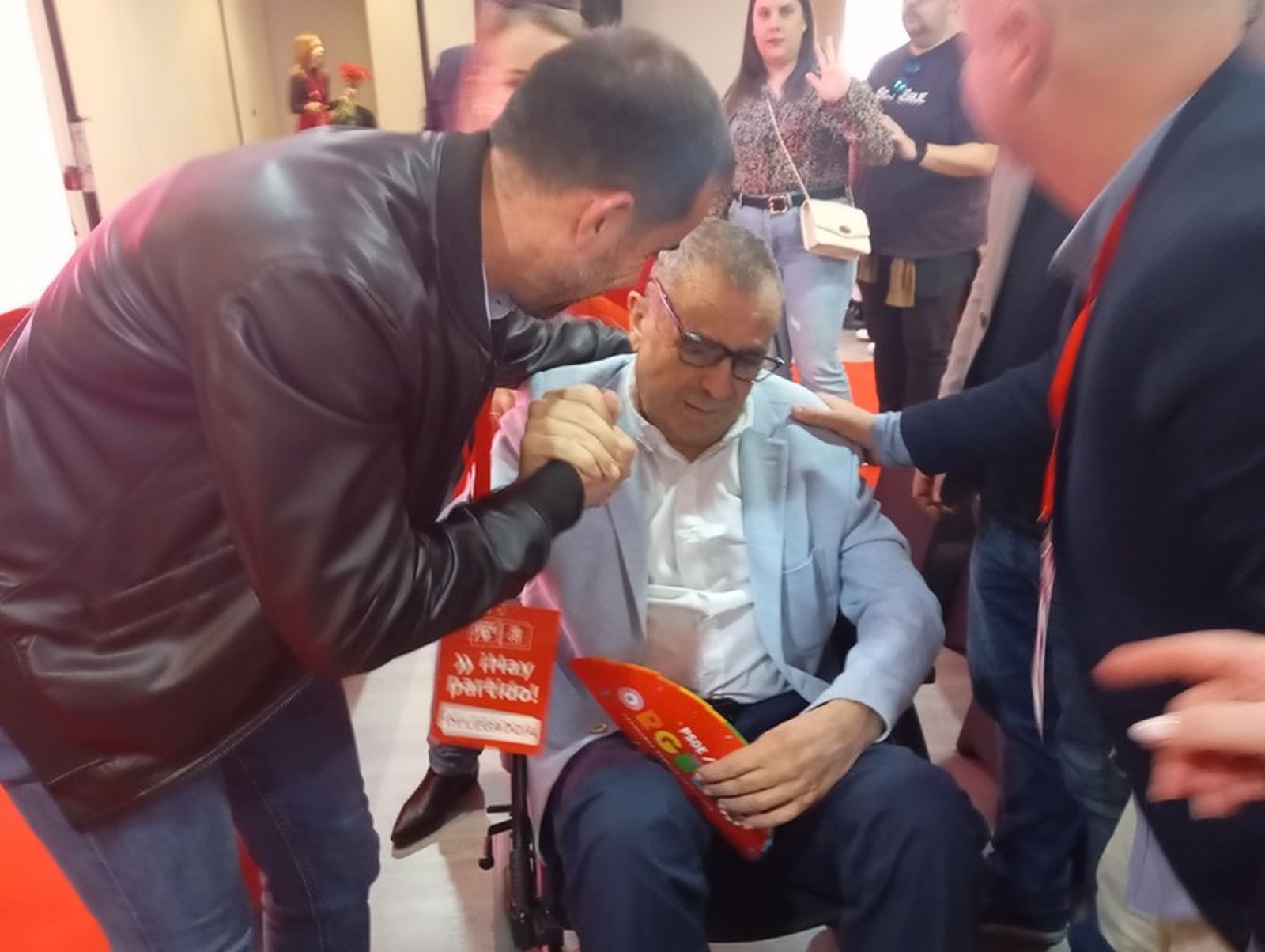 Carlos Bringas, histórico militante socialista, recibido por José Antonio Carracao/  Coronado