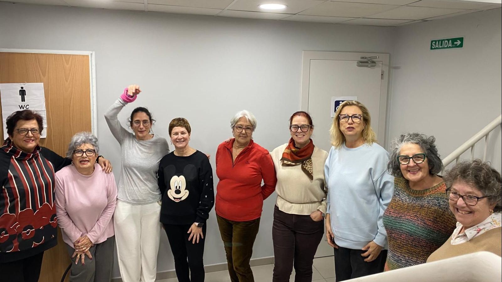 Algunas de las quince participantes en la obra 'Siempre Vivas' durante uno de los ensayos