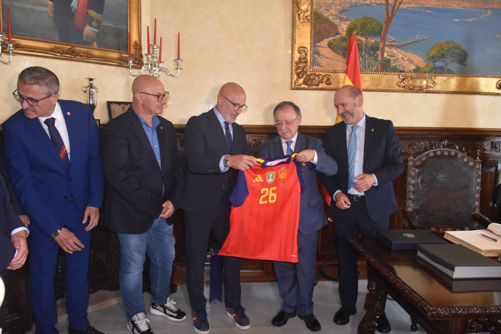Ceuta, la primera ciudad que acoge la gira del trofeo de la Copa del Mundo