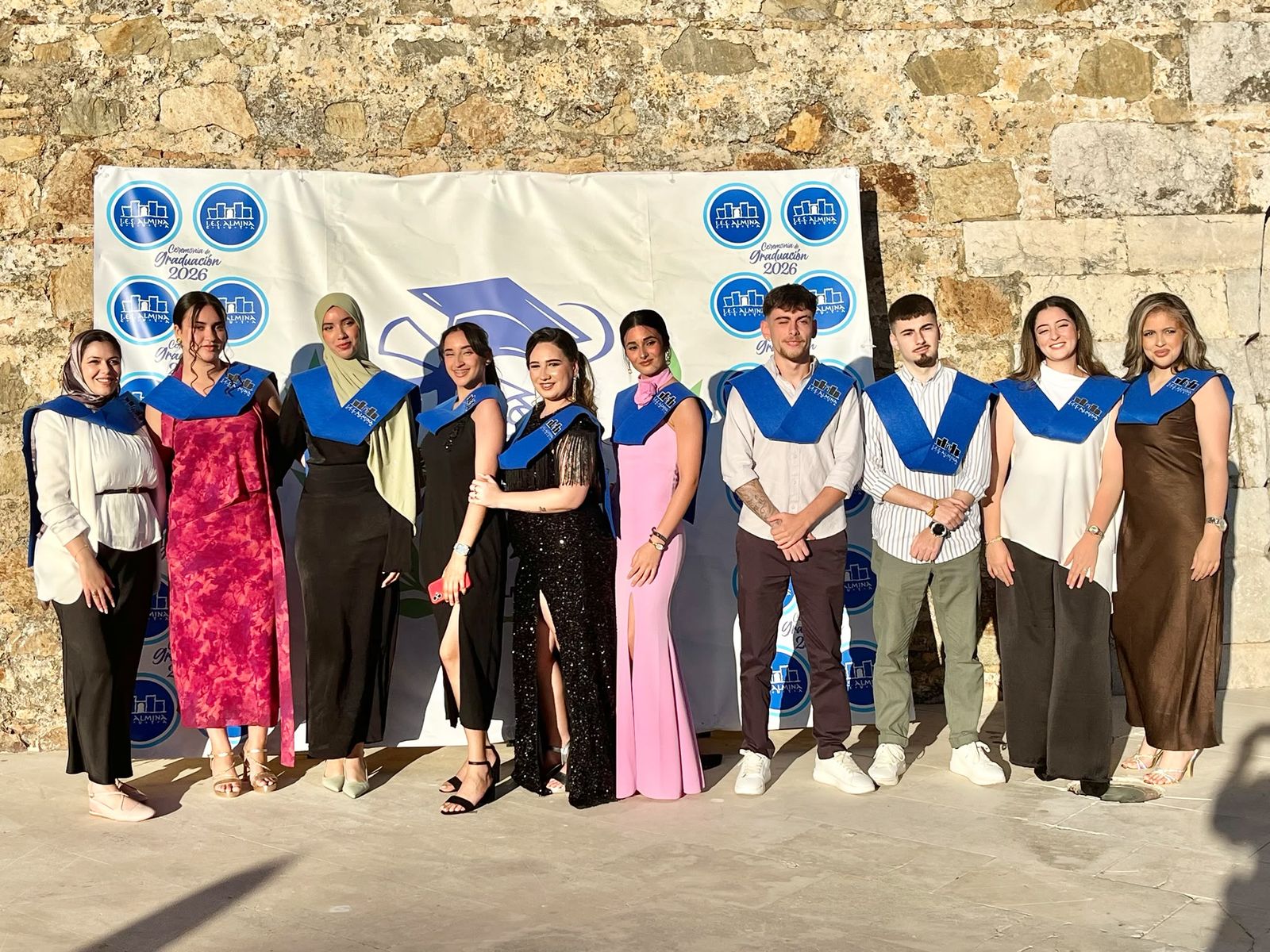 El Almina celebra un multitudinario acto de graduación de 300 alumnos