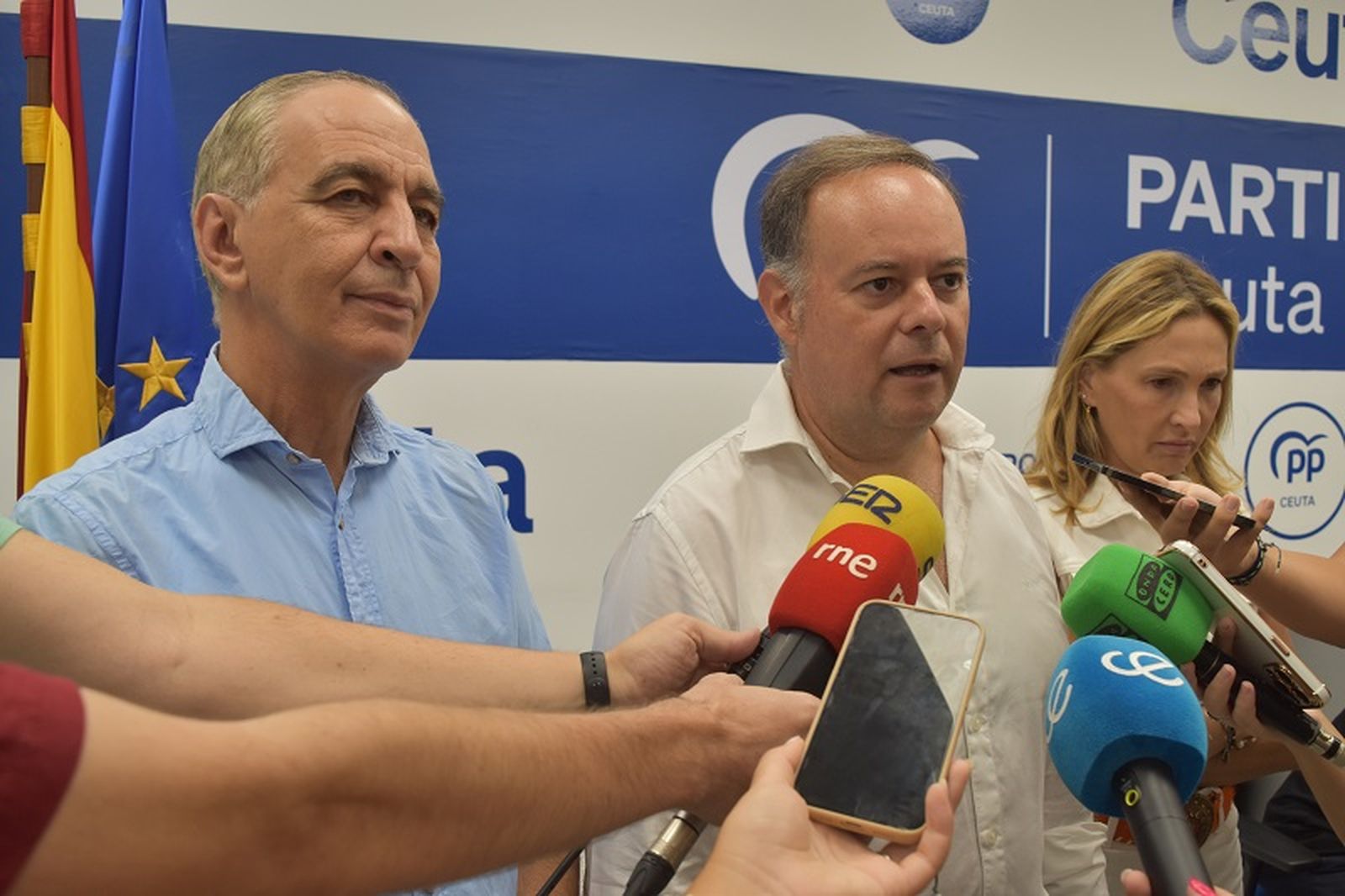 Los senadores Abdeselam y Díaz flanquean al diputado Celaya/FOTO EL PUEBLO