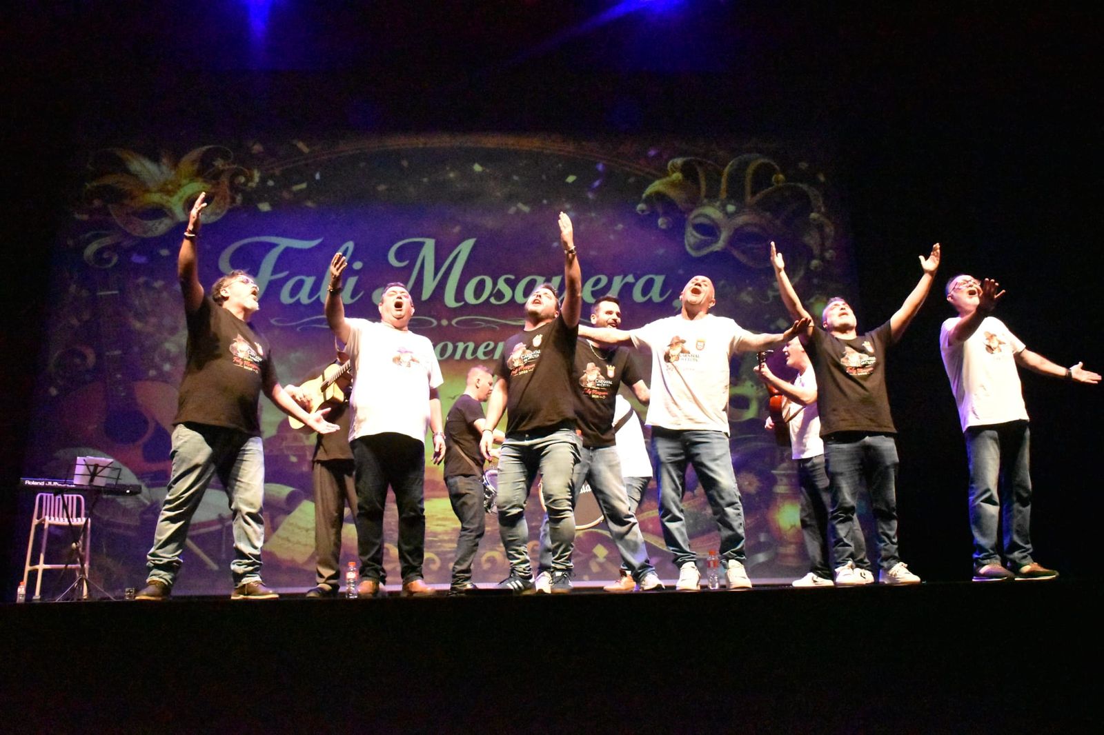 Mosquera emociona a Ceuta cantándole a la 'señora que es igual a Cádiz'