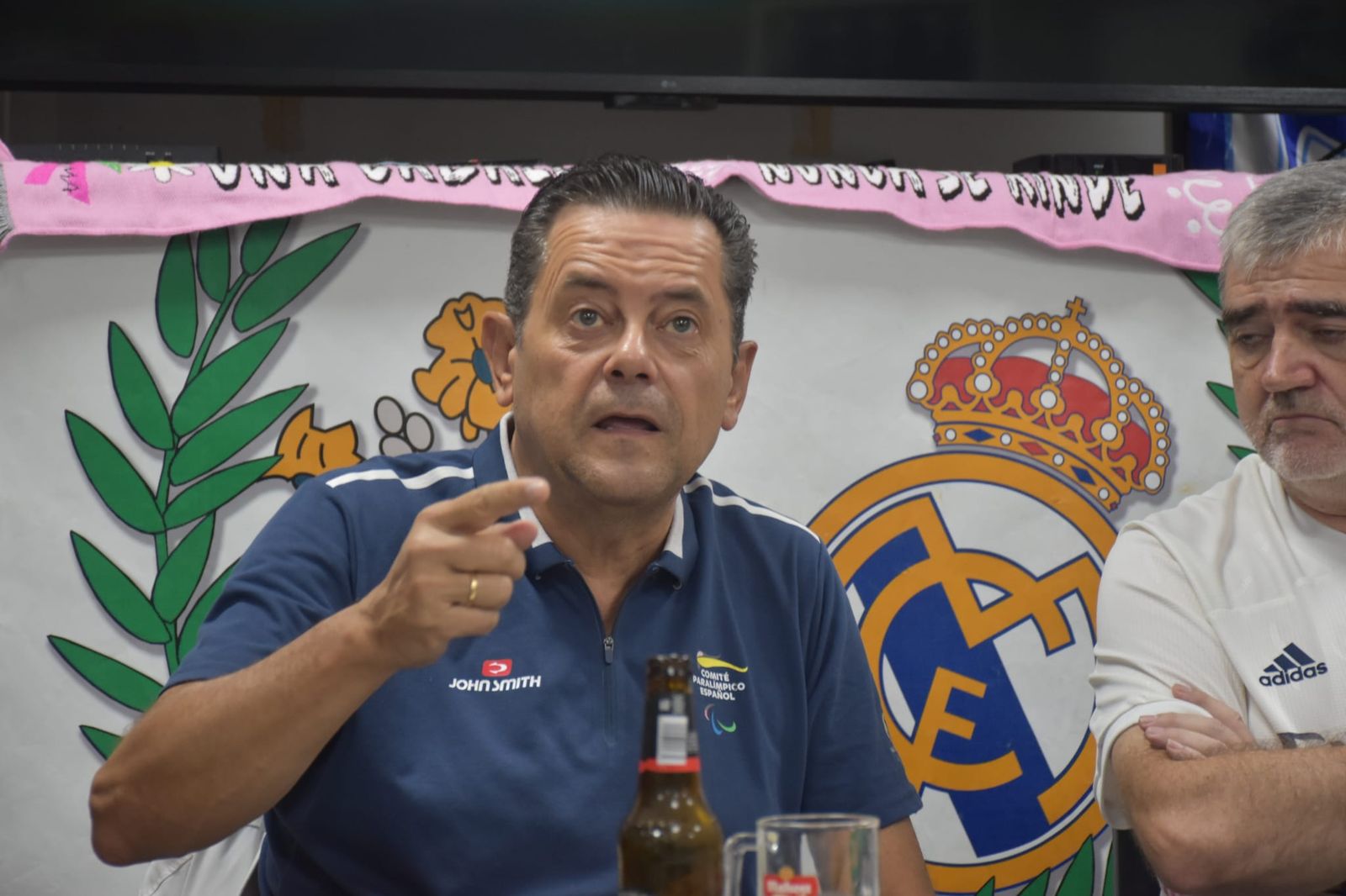 Tomás Roncero visita la Peña Madridista de Ceuta