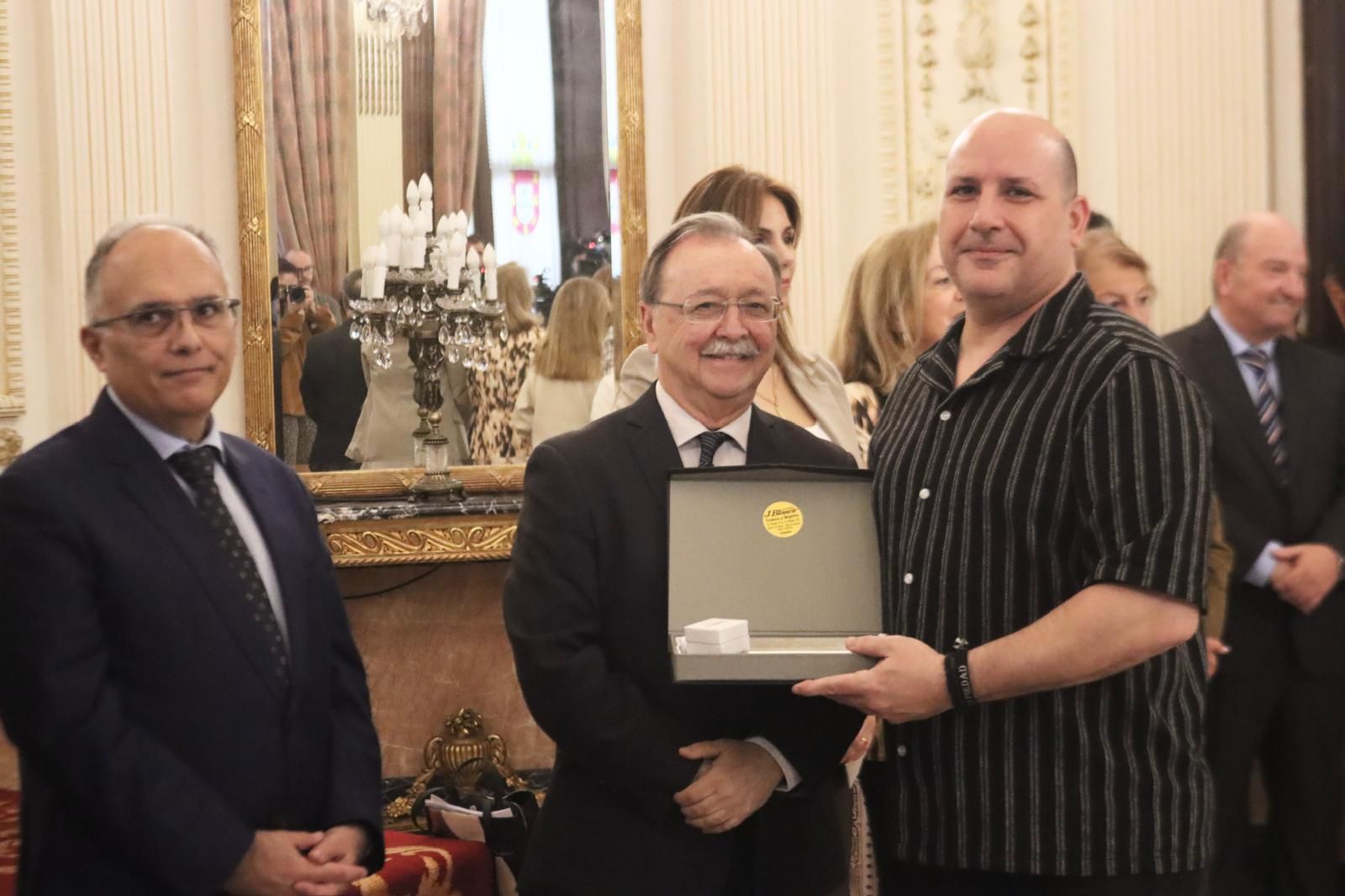Acto de entrega de reconocimientos por el Día del Funcionario en el Salón del Trono